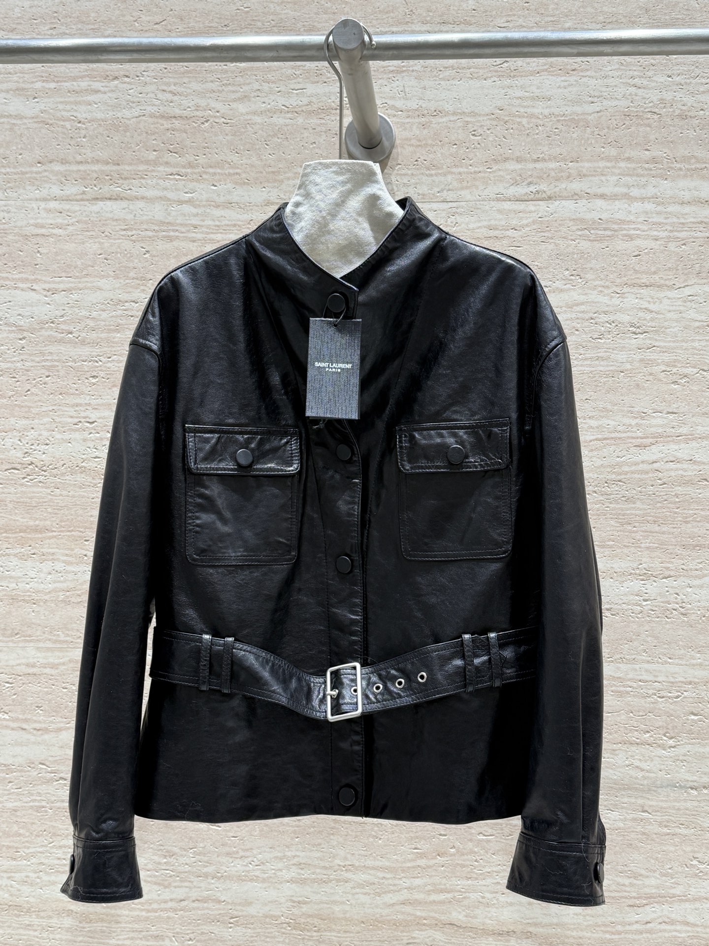 NO:744616,Saint Laurent's new spring and autumn old-money belted leather jacket!  100% imported sheepskin!  The leather is delicate and soft ~ feels silky and smooth!  The upper body is super expensive!  Belt design!  It’s layered and practical!  Cool Sa has a two-pronged approach!  I really love it. Size 36.38.40.42, saint laurent-clothing, saint laurent, saint laurent, leather jacket, sheepskin,19860909Saint Laurent春秋新款老钱风系腰带皮衣！百分百进口绵羊皮！皮质细腻软糯～手感丝滑平整！上身超级显贵！腰带的设计！有层次感实用性又强！酷飒双管齐下！真的爱了爱了 尺码36.38.40.42,圣罗兰-服装,saint laurent,saint laurent,leather jacket,sheepskin,,Women's clothing