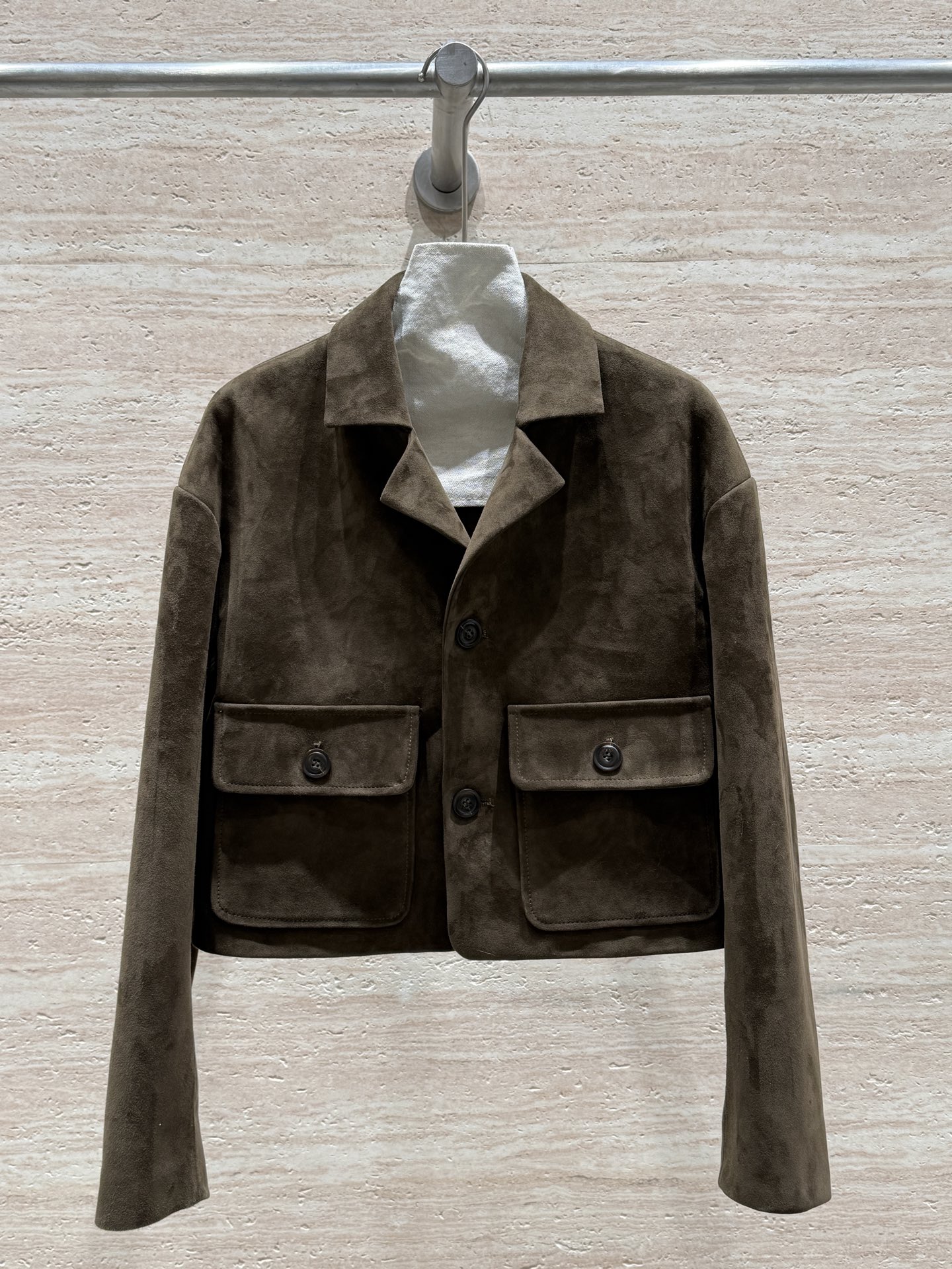 NO:744626,massimodutti's new suede small jacket is 100% imported goatskin suede. The style is simple and fashionable, classic and not picky. You can see the quality of the details. Good things are hidden in the details. Size 36.38.40.42, women's clothing, jackets & coats, sheepskin, chamois leather,19860909massimodutti新款麂皮小外套百分百进口山羊皮麂皮,版型简约时尚,经典不挑人,看得见的细节品质,好的东西都藏在细节里 尺码36.38.40.42,女装,jackets & coats,sheepskin,chamois leather,,Women's clothing
