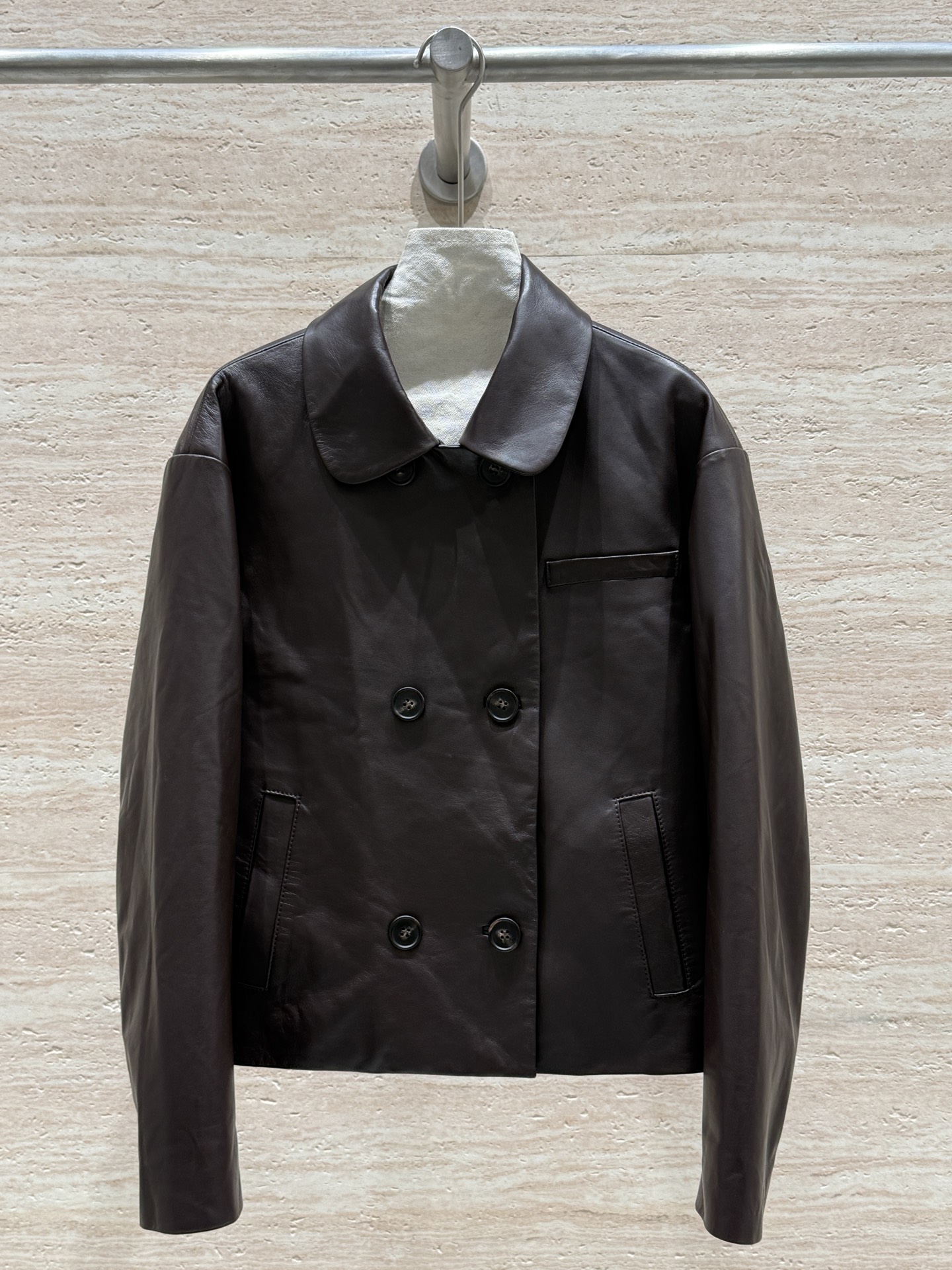 NO:743850,Self-portrait spring and autumn new round neck leather jacket, the same style as Zhuzhu, 100% imported sheepskin, soft, delicate and shiny, simple and elegant style, very suitable for daily commuting, perfect for any occasion, tolerant and not picky, exquisite and textured, size 36.38.40.42, women's clothing, jackets & coats,leather jacket, sheepskin,19860909Self-portrait春秋新款圆领皮衣外套,朱珠同款,百分百进口绵羊皮,柔软细腻有光泽,简约大气的版型,日常通勤都很适配,任何场合完美驾驭,包容性强不挑人,精致有质感, 尺码36.38.40.42,女装,jackets & coats,leather jacket,sheepskin,,Women's clothing