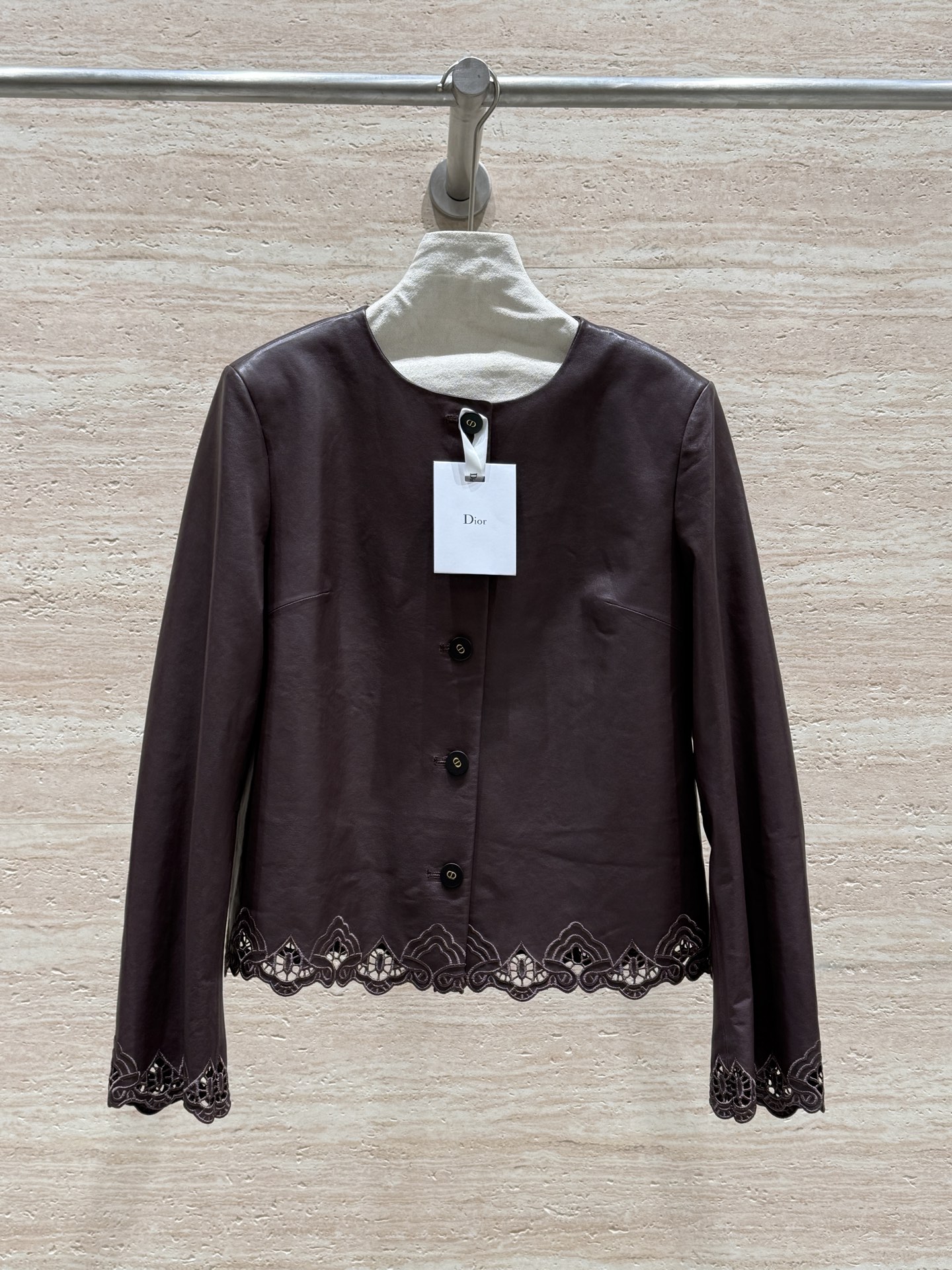 NO:743609,Dior 2026 new spring and autumn round neck leather jacket, 100% imported sheepskin, soft and delicate, with a dense feel. The hollow lace design on the hem and cuffs is exquisite and has a sense of design, which is eye-catching and more elegant. Just close your eyes and enter. Size 36.38.40.42, Dior-clothing, dior, dior, jackets & coats, leather jacket, sheepskin,19860909Dior2026春秋新款圆领皮衣外套,百分百进口绵羊皮,软糯细腻,手感绵密,下摆袖口镂空花边的设计,精致又有设计感,让人眼前一亮,更显气质贵气,闭眼入就对了 尺码36.38.40.42,迪奥-服装,dior,dior,jackets & coats,leather jacket,sheepskin,,Women's clothing