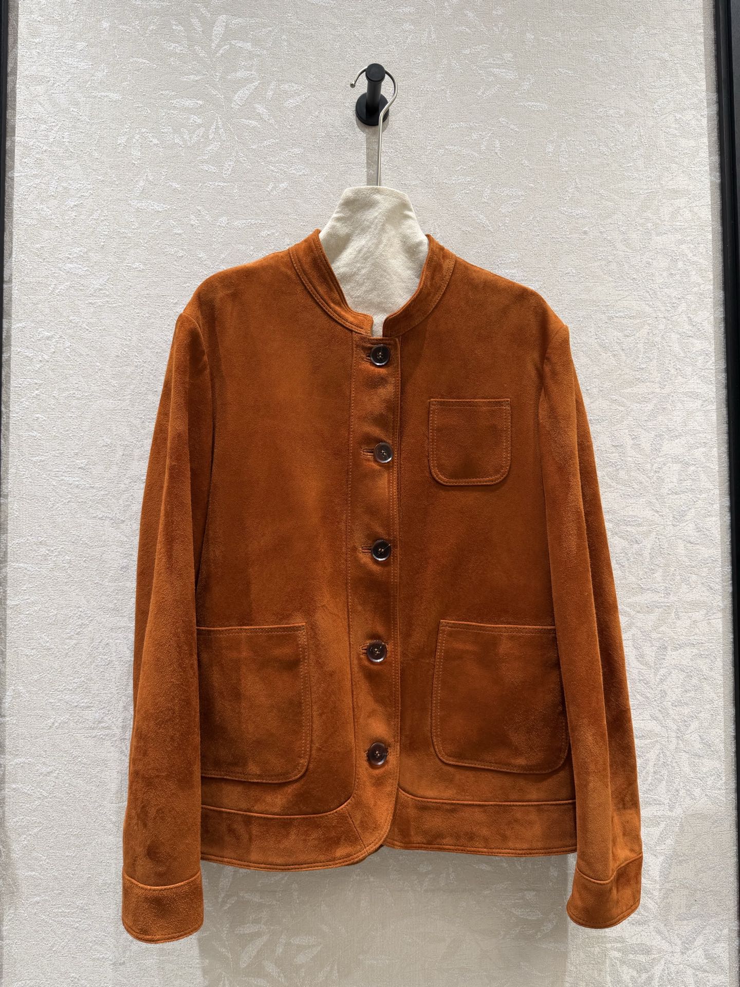 NO:948891,Loro Piana 2026ss5 simple stand collar jacket!  Turkish imported mixed breed sheep suede!  Delicate, soft and layered!  Counters are synchronized one to one!  Customized logo accessories!  The old money style is easy to carry and has no problem. Sizes 36, 38, 40, 42, women's clothing, loro piana, jackets & coats, jackets & coats,19860909Loro Piana 2026ss5简约立领夹克外套！土耳其进口混种羊反绒！细腻柔软有层次！专柜一比一同步！定制 logo配饰！老钱风轻松拿捏没有问题 尺码36,38,40,42,女装,loro piana,jackets & coats,jackets & coats,,Women's clothing