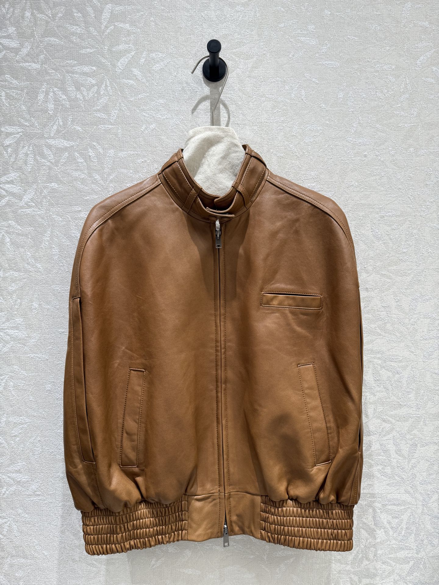 NO:950920,Phoebe *hilo 2026 new autumn products, retro baseball jacket, vest, loose shoulder, stand-up collar design, classic baseball uniform silhouette, not picky about body shape, hides fat and looks slim, optimizes body proportions, looks taller and neat, casual and handsome for daily wear, women's clothing, jackets & coats,jackets & coats,19860909Phoebe *hilo 2026 秋季新品 复古棒球夹克马甲外套宽松落肩立领设计 经典棒球服廓形 不挑身材 藏肉显瘦 优化身材比例 显高利落 日常穿搭随性帅气,女装,jackets & coats,jackets & coats,,Women's clothing