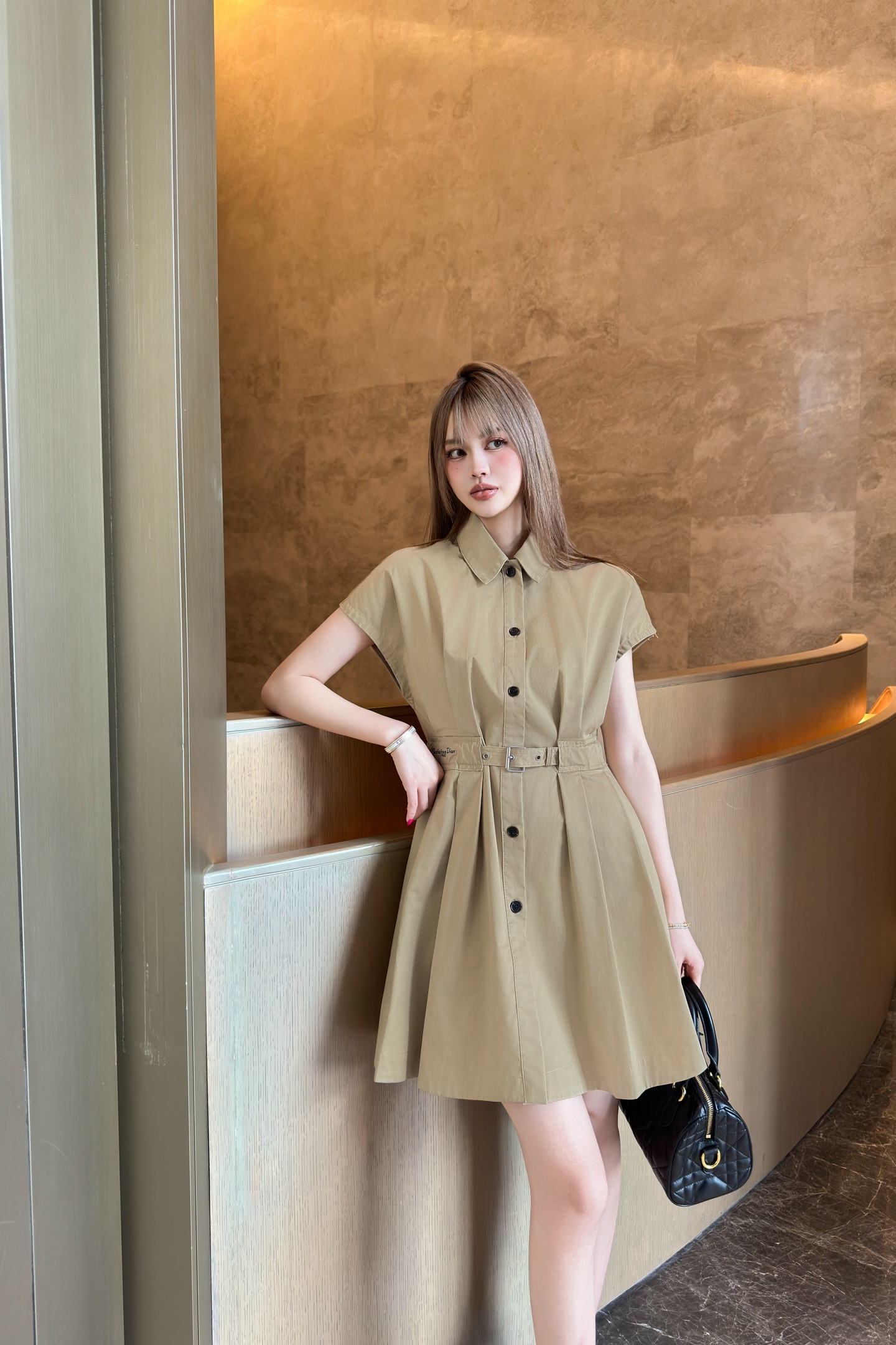 Dior Sleeveless Pleated Shirt Dress with Belt - Chic & Timeless Style 1 i1746721281692 3017 0 0