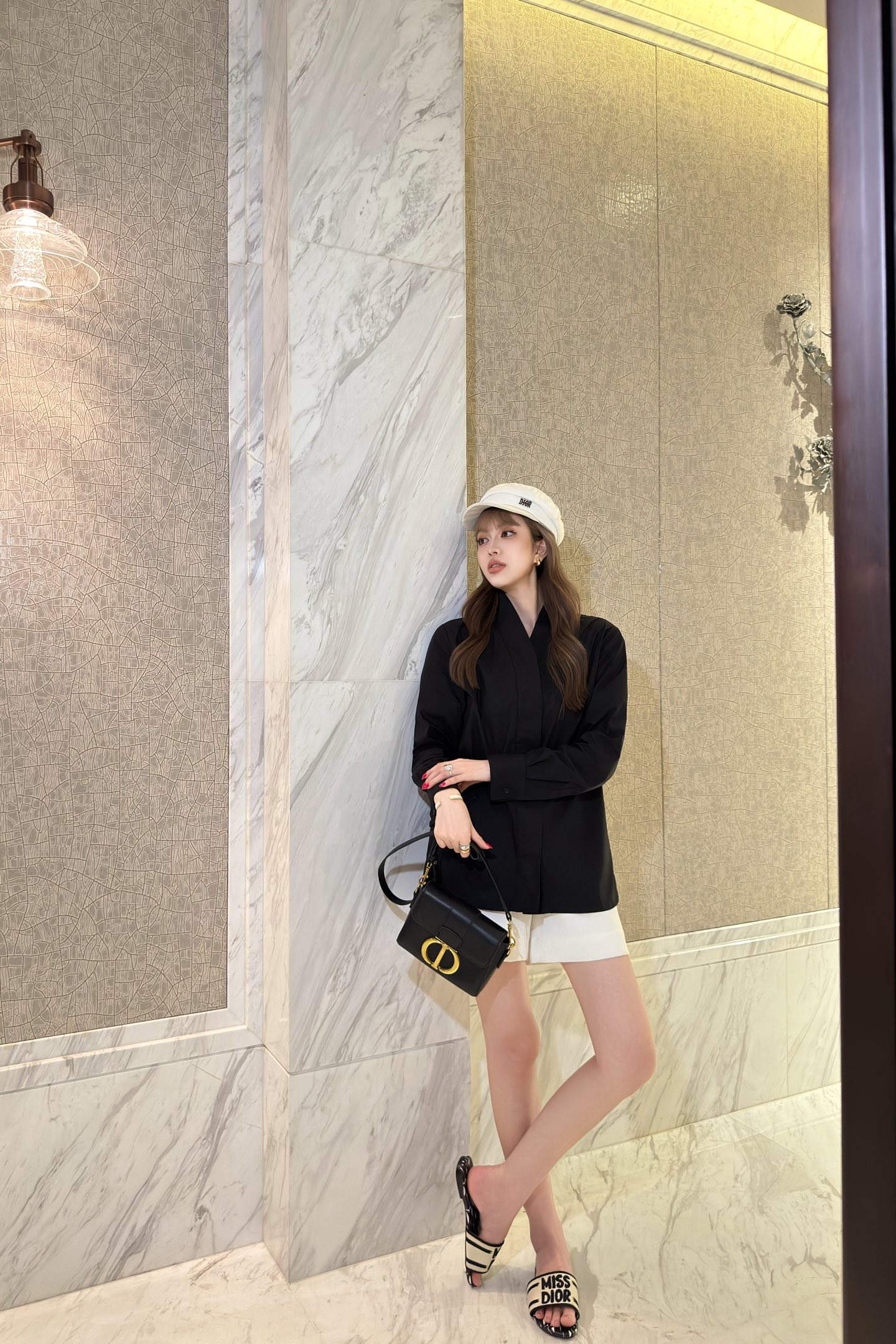 Dior 2024 Spring/Summer Long Sleeve Blouse with Bee Embroidery 4 i1746787869692 650 0 5