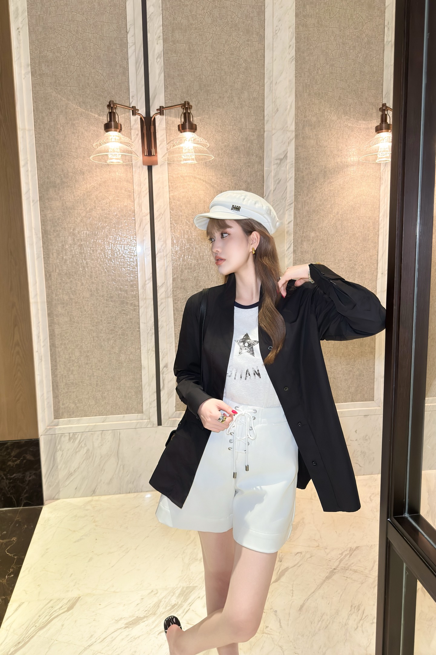 Dior 2024 Spring/Summer Long Sleeve Blouse with Bee Embroidery 2 i1746787869706 2163 0 2