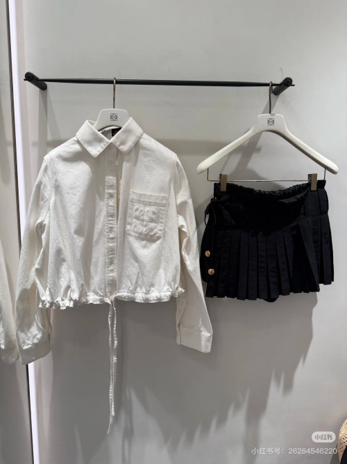 Loewe 2024 Spring/Summer Pleated Drawstring Mini Skirt 1 Loewe 2024 Spring/Summer Pleated Drawstring Mini Skirt