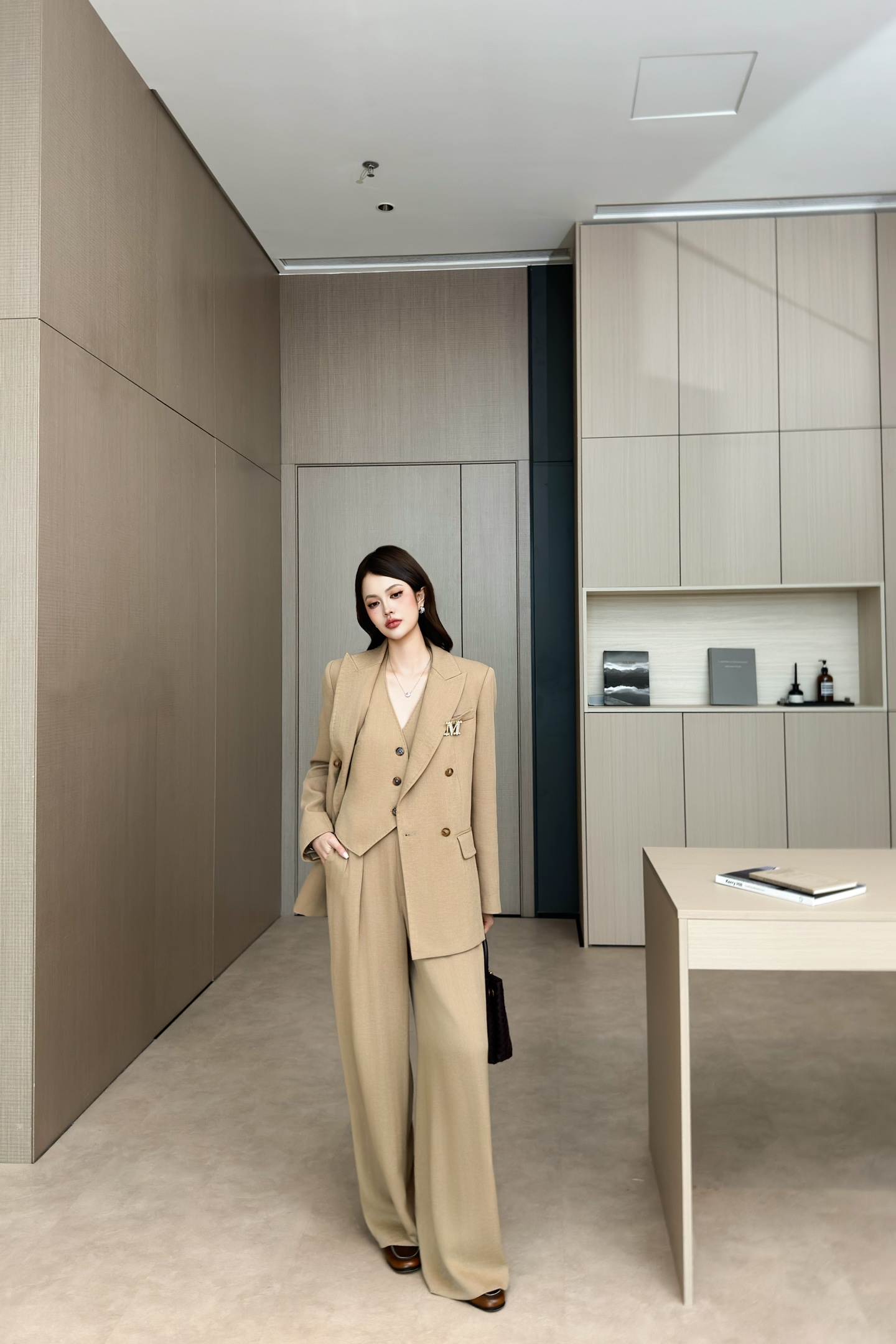 NO:423950,Upper body picture (breast +25), brooch, breastpin, alexander wang19860909上身图(胸针+25),,brooch，breastpin,alexander wang,Women's clothing