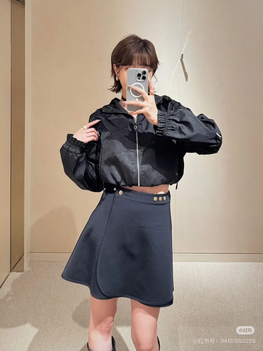 NO:737921,Same style of clothing (different details),,19860909衣型一样 (细节不同）,,,Women's clothing