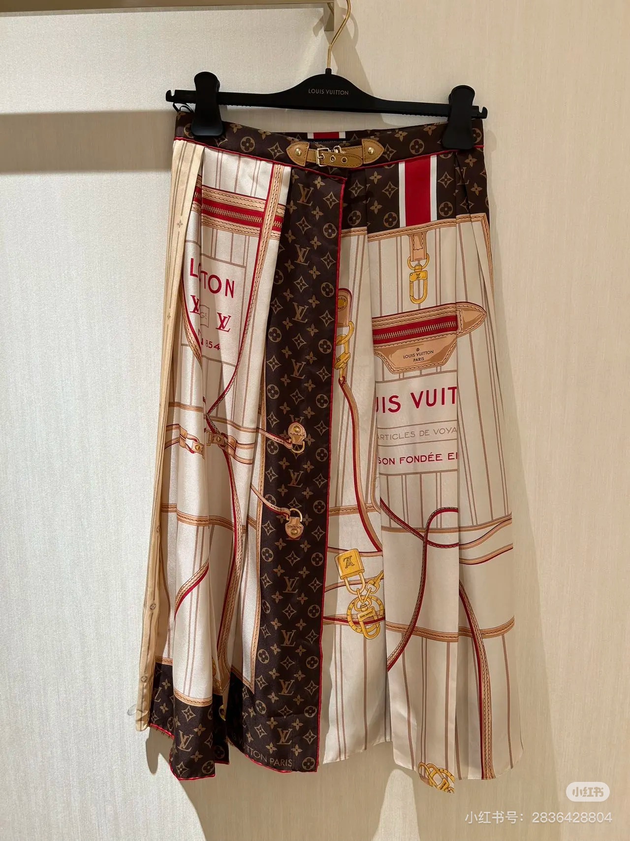 Louis Vuitton Reversible Zip-Up Jacket: Two Styles in One, Autumn Collection 2 i1757263525244 9302 0 1
