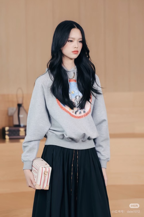 Louis Vuitton 25 Early Autumn Astronaut Graffiti Hoodie - Versatile Style 1 Louis Vuitton 25 Early Autumn Astronaut Graffiti Hoodie - Versatile Style
