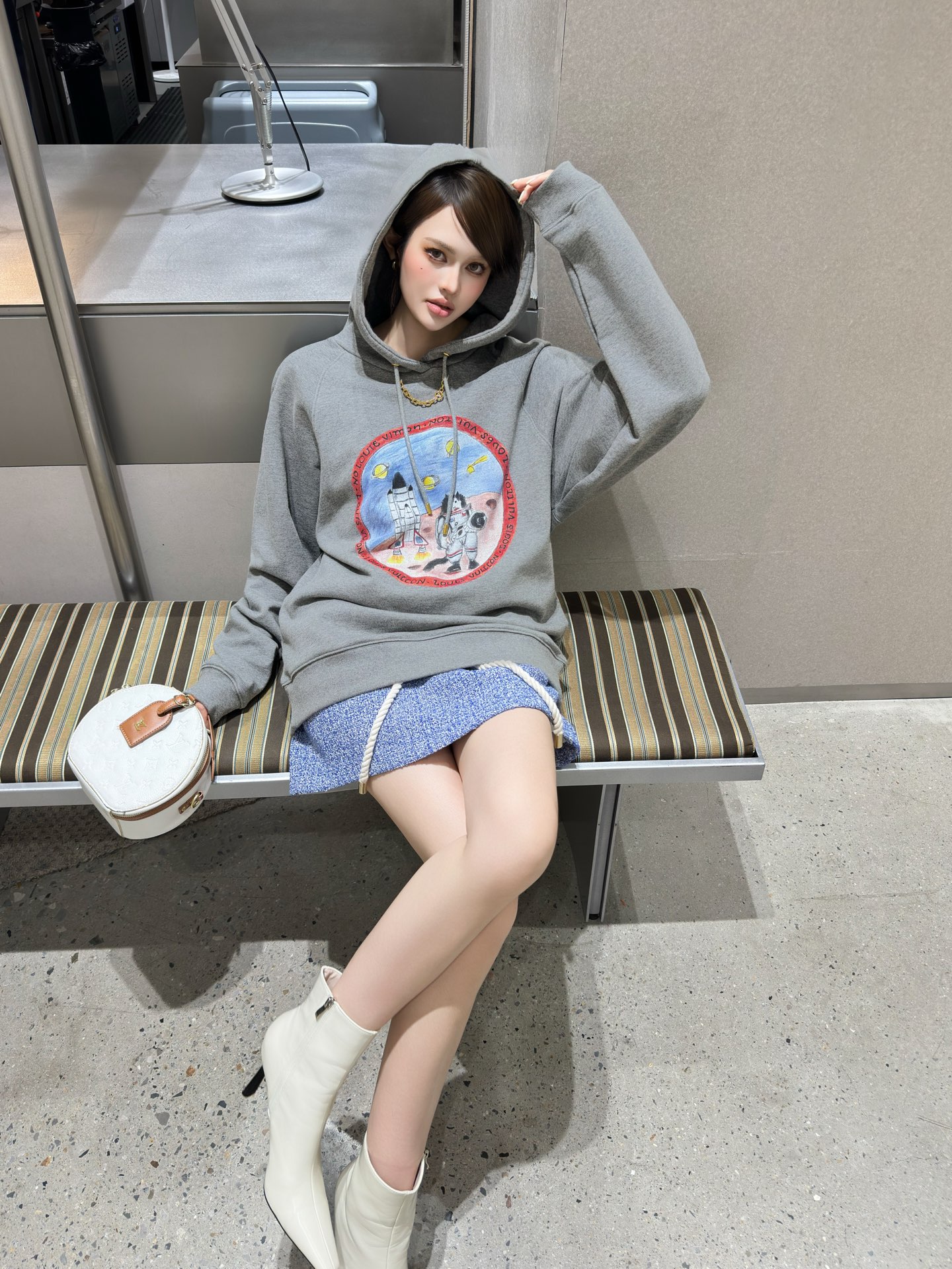 Louis Vuitton Graphic Print Hoodie Drawstring Loose Fit Autumn New 5 i1757519430651 5143 0 4