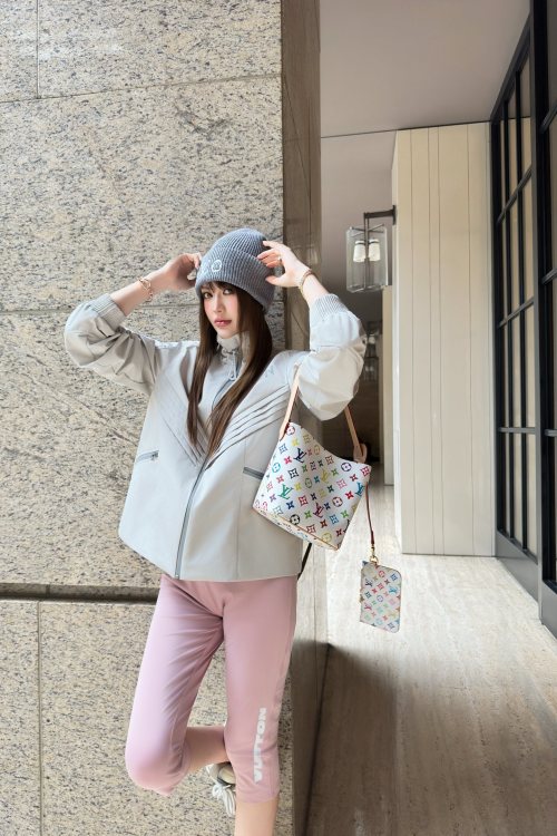 Louis Vuitton 2025FW Windbreaker Jacket with Signature Logo - Stylish & Chic 1 Louis Vuitton 2025FW Windbreaker Jacket with Signature Logo - Stylish & Chic