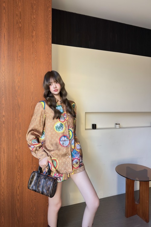 Louis Vuitton Cat Print Stamp Blouse & Shorts Set Autumn Collection 1 Louis Vuitton Cat Print Stamp Blouse & Shorts Set Autumn Collection