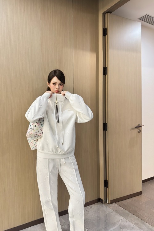 Louis Vuitton Women's White Monogram Embossed Zip-Up Sweatshirt and Pants Set 1 Louis Vuitton Women's White Monogram Embossed Zip-Up Sweatshirt and Pants Set