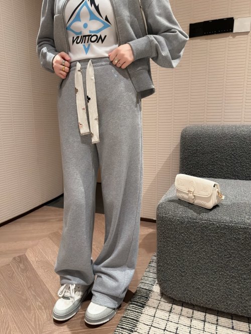 Louis Vuitton Grey Hooded Zip-Up Sweatshirt Set - Active and Stylish 14 Louis Vuitton Grey Hooded Zip-Up Sweatshirt Set - Active and Stylish