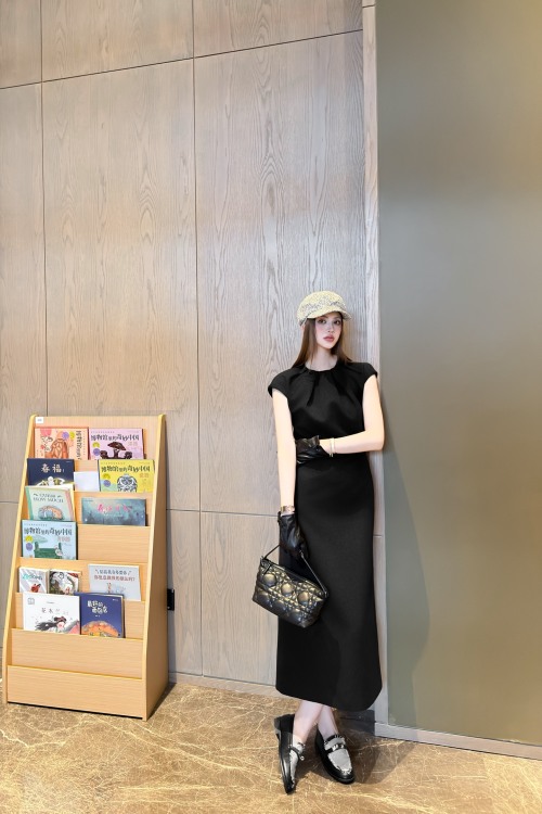 Elegant Black Wool Sleeveless Midi Dress with Belt - Versatile & Chic 3 Elegant Black Wool Sleeveless Midi Dress with Belt - Versatile & Chic