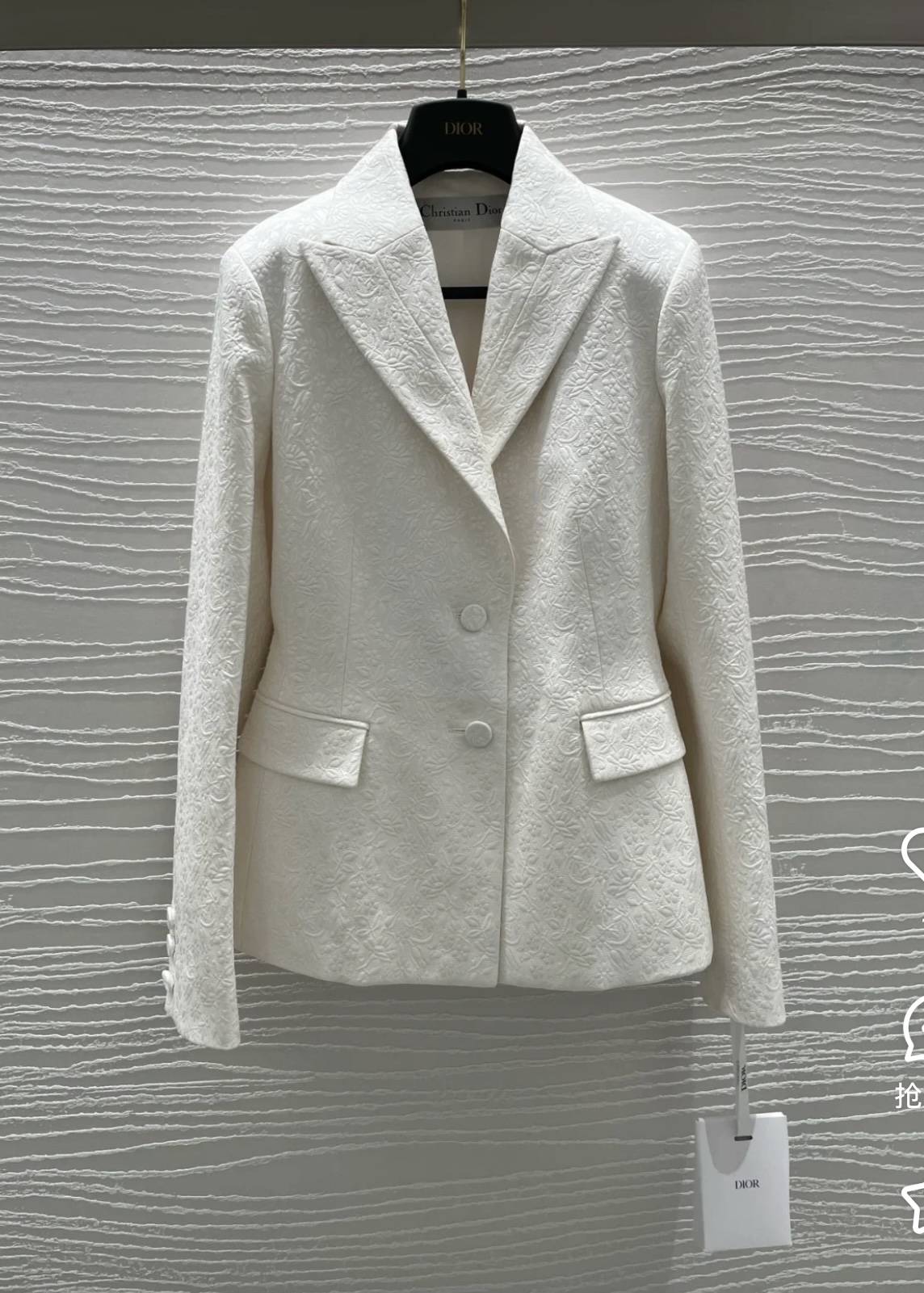 NO:702317,Style No. G26011254 Dio* new model, high-end customized boutique quality, high-grade sense, heavy-duty jacquard fabric, crisp and stylish!  Simple and stylish two-button slim-fit flap pocket blazer!  36-38-40-42 (size 38, shoulder width 38 with shoulder pads, bust 86~90, sleeve length 56, dress length 59) jacket, Dior-clothing, dior, dior, jackets & coats, business suit,19860909款号G26011254 Dio*新款 高端定制精品质量高级感重工提花面料版型挺括有型！简约时尚两粒扣修身版翻盖口袋西装外套！36-38-40-42（38码肩宽38有垫肩,胸围86～90,袖长56,衣长59）外套,迪奥-服装,dior,dior,jackets & coats,business suit,,Women's clothing