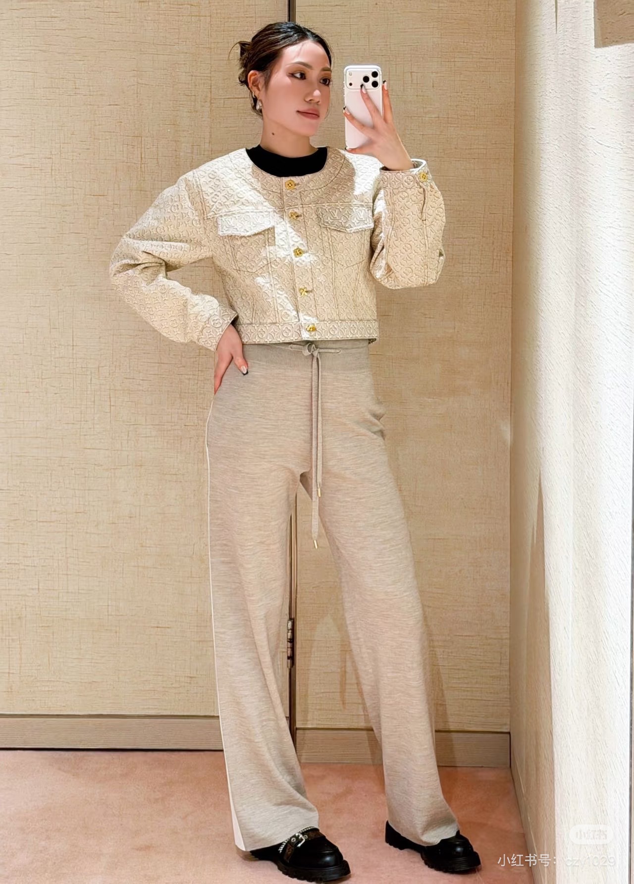 NO:708912,,,19860909,,,Women's clothing