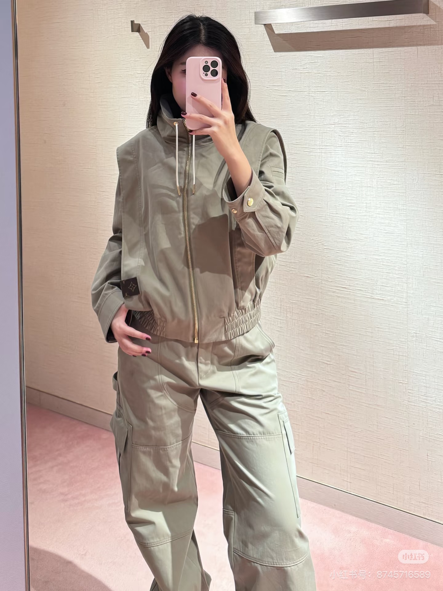 NO:712764,,,19860909,,,Women's clothing