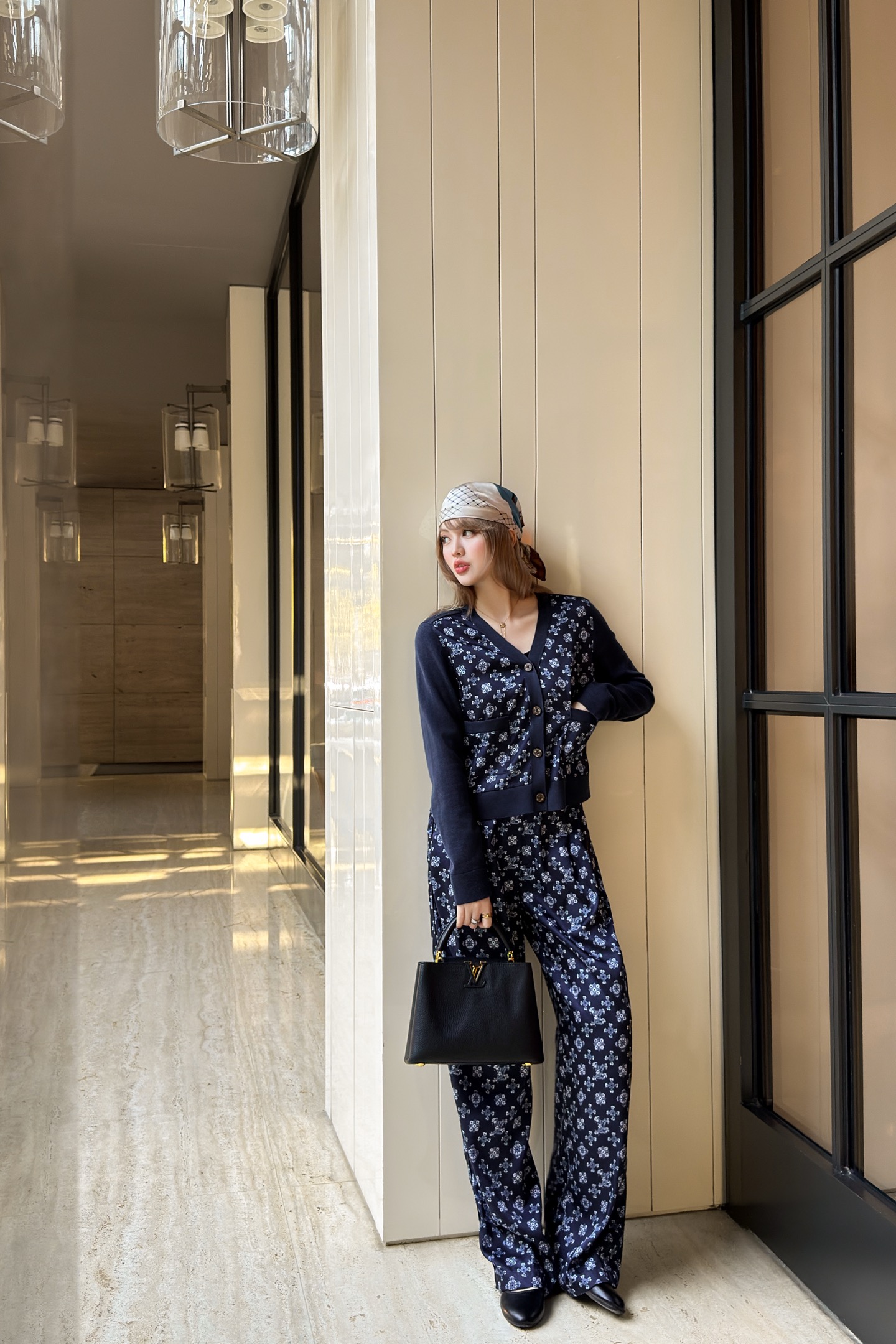 NO:731584,The set of upper body pictures includes,,19860909上身图 一套有,,,Women's clothing