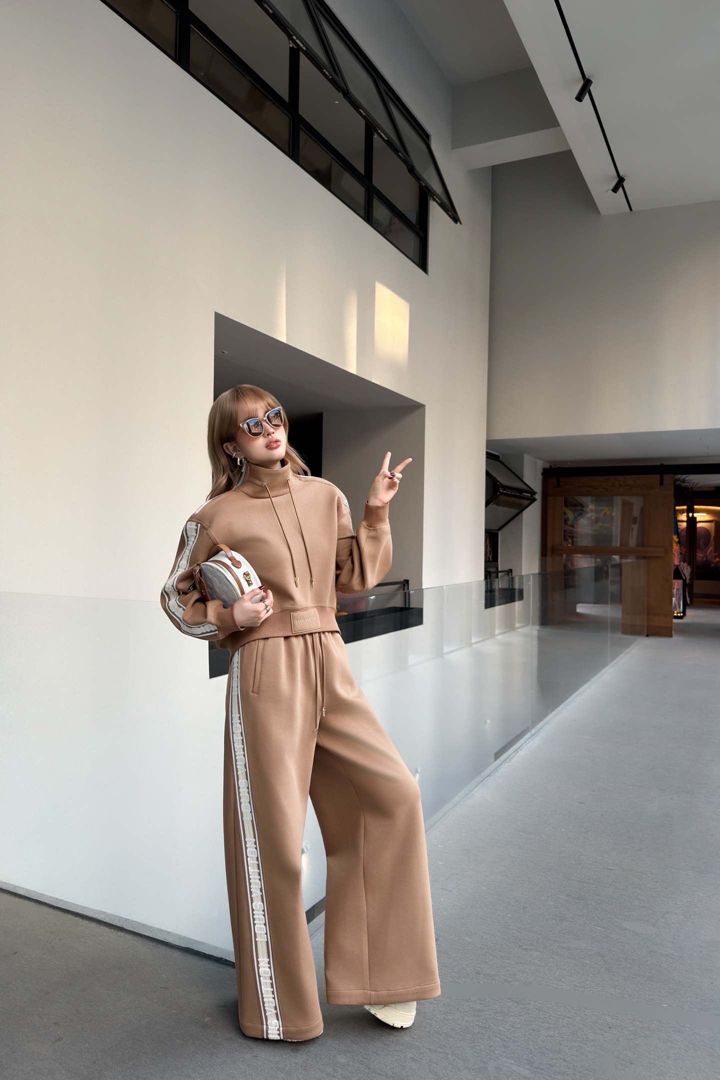 NO:733644,The set of upper body pictures includes,,19860909上身图 一套有,,,Women's clothing