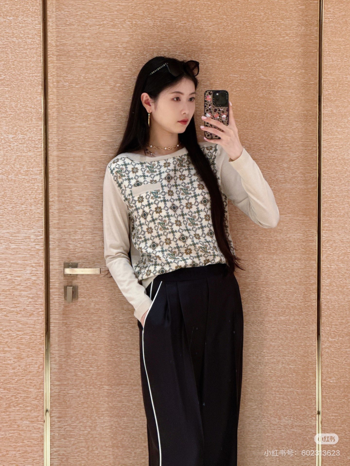 NO:738334,,,19860909,,,Women's clothing