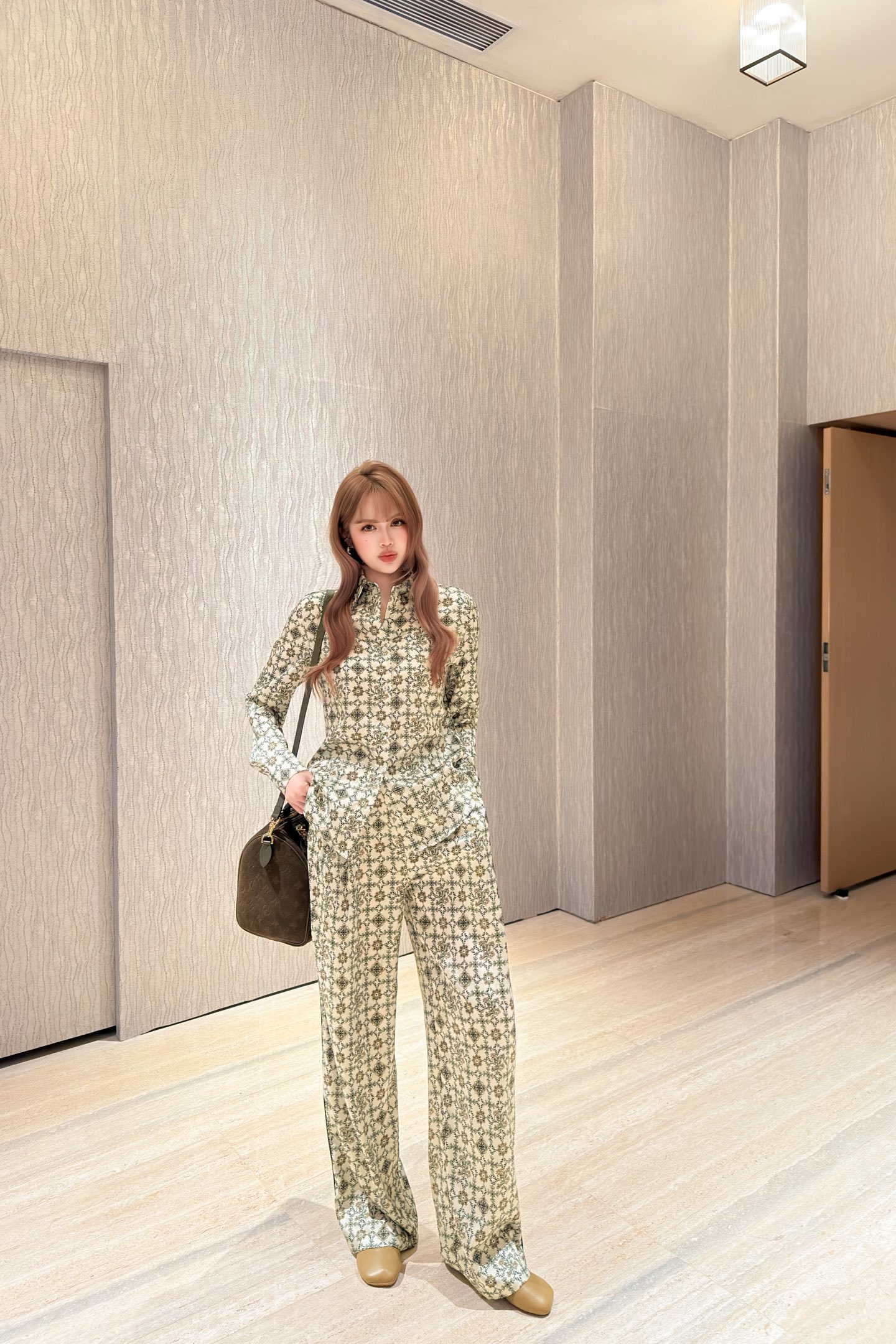 NO:738581,One set has,,19860909一套有,,,Women's clothing