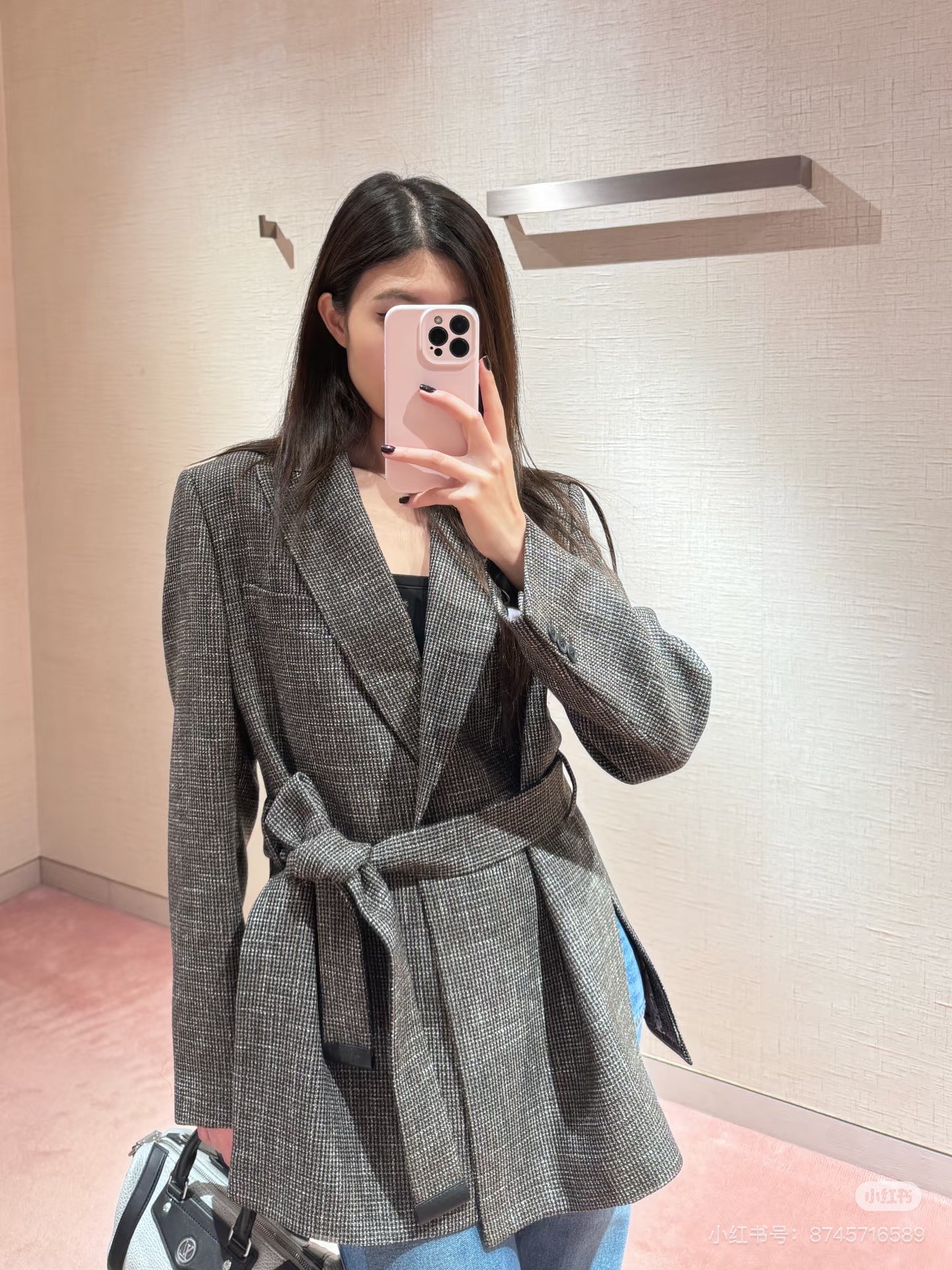 NO:738998,,,19860909,,,Women's clothing