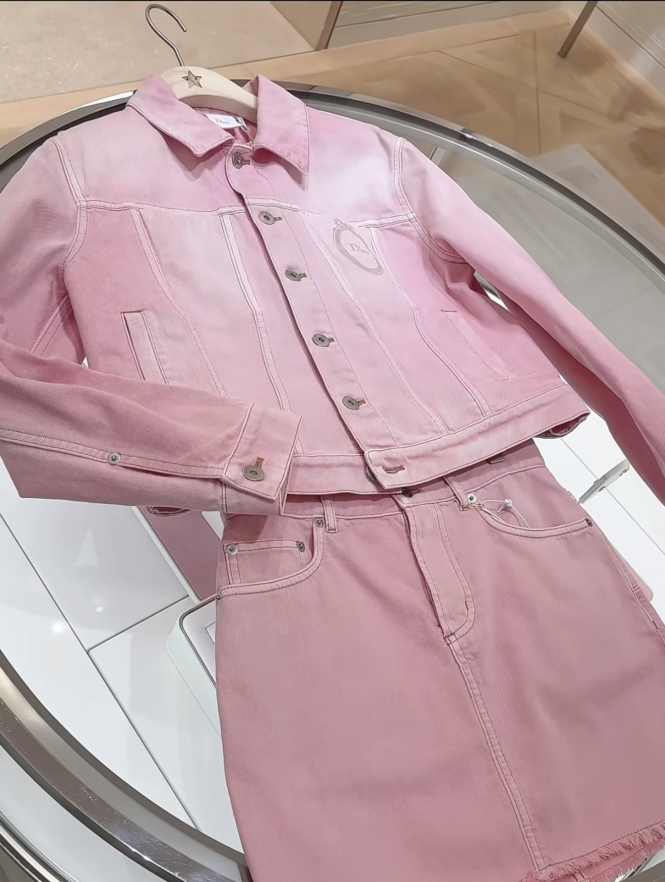 NO:796957,,,19860909,,,Women's clothing