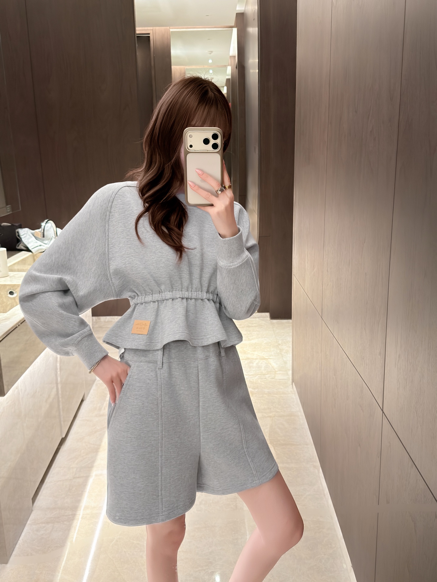 NO:891704,One set has,,19860909一套有,,,Women's clothing