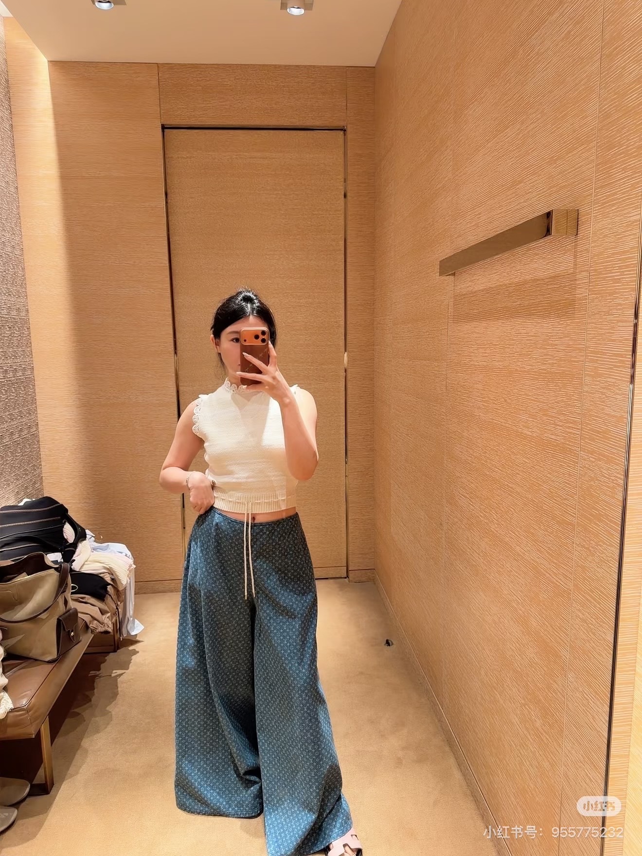 NO:925318,,,19860909,,,Women's clothing