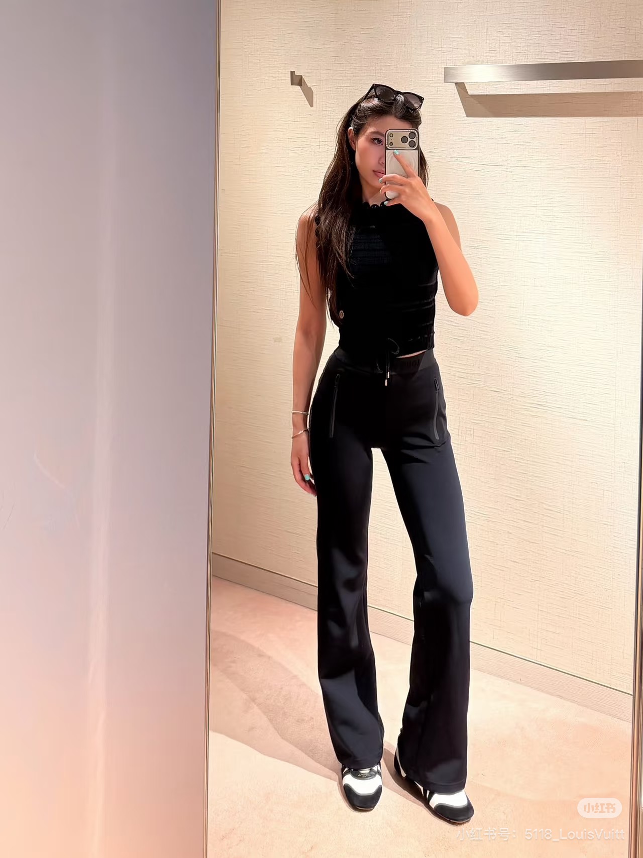 NO:927779,,,19860909,,,Women's clothing