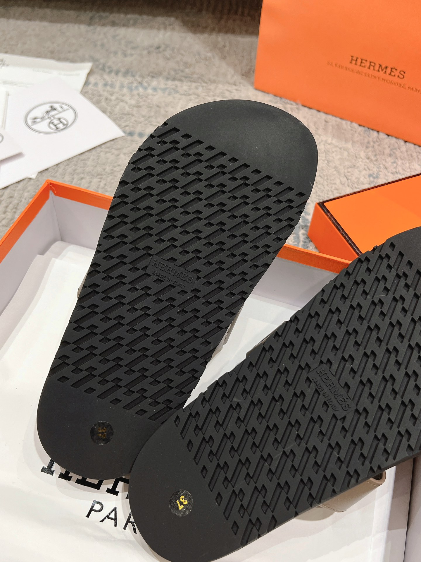 女款 男款➕10Herme*▪️Chypre二舅拖爆款系列 闺蜜夏天必备穿搭🔥非市面垃圾版本.顶级牛皮面