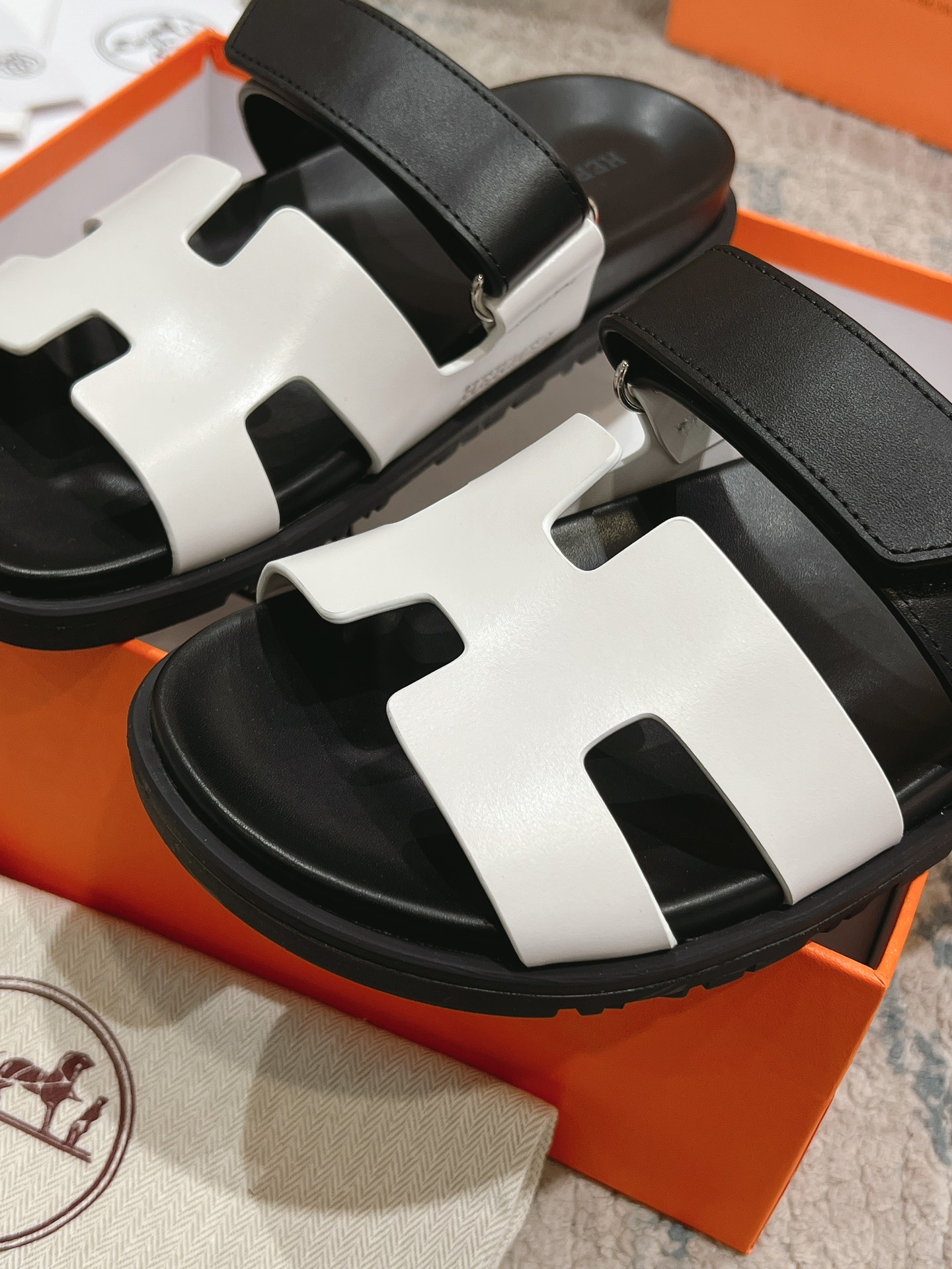 女款 男款➕10Herme*▪️Chypre二舅拖爆款系列 闺蜜夏天必备穿搭🔥非市面垃圾版本.顶级牛皮面