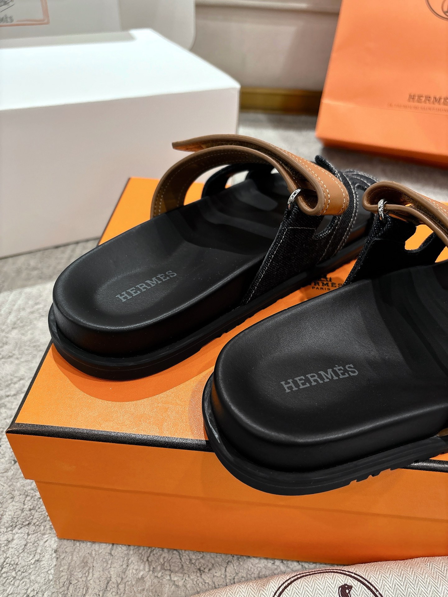 女款 男款➕10Herme*▪️Chypre二舅拖爆款系列 闺蜜夏天必备穿搭🔥非市面垃圾版本.顶级牛皮面