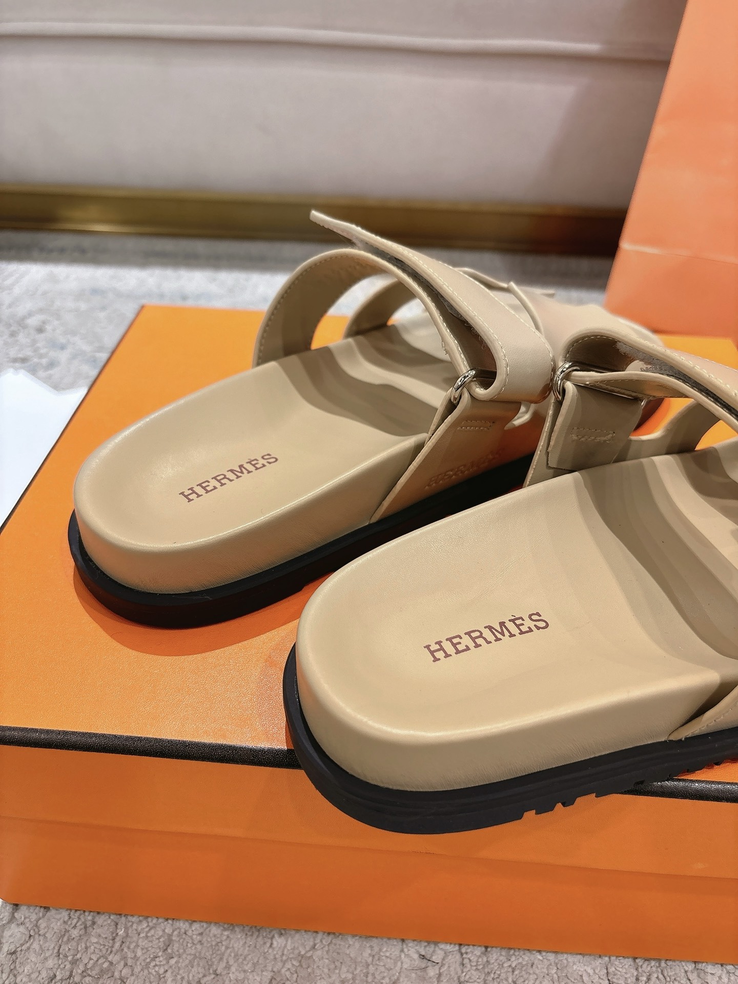 女款 男款➕10Herme*▪️Chypre二舅拖爆款系列 闺蜜夏天必备穿搭🔥非市面垃圾版本.顶级牛皮面