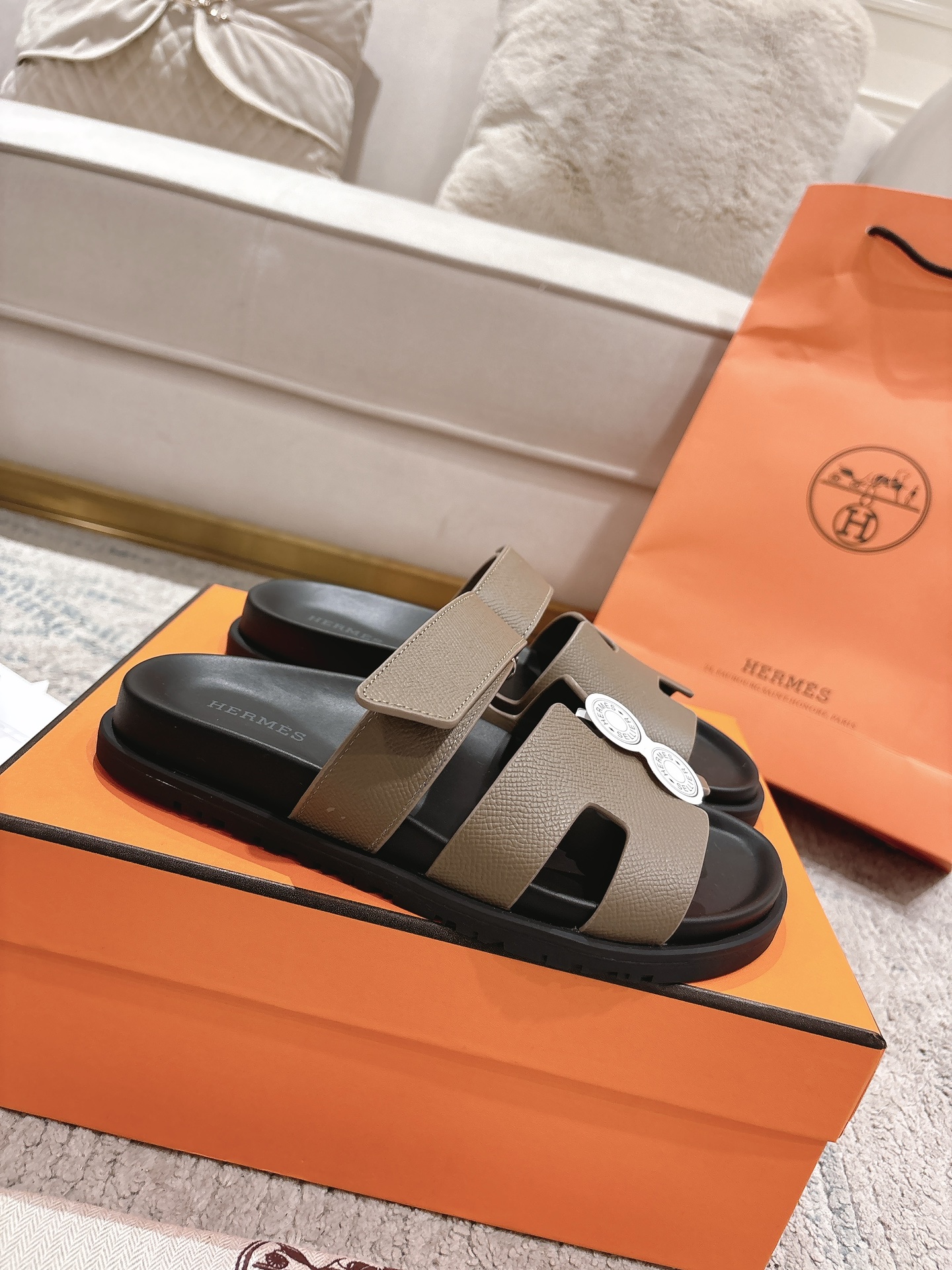 女款 男款➕10Herme*▪️Chypre二舅拖爆款系列 闺蜜夏天必备穿搭🔥非市面垃圾版本.顶级牛皮面