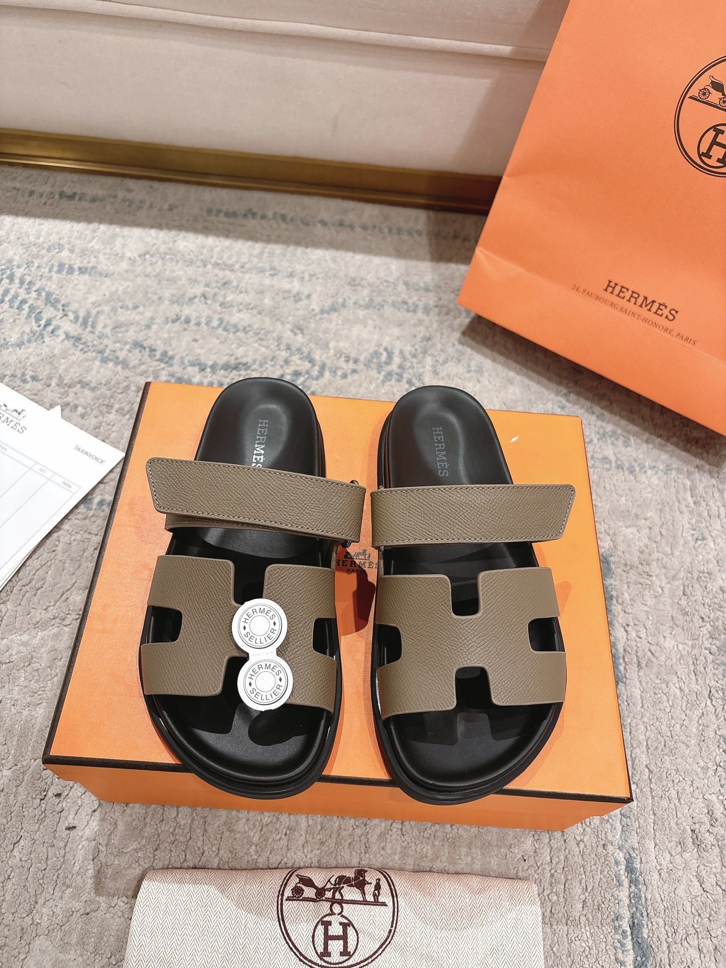 女款 男款➕10Herme*▪️Chypre二舅拖爆款系列 闺蜜夏天必备穿搭🔥非市面垃圾版本.顶级牛皮面