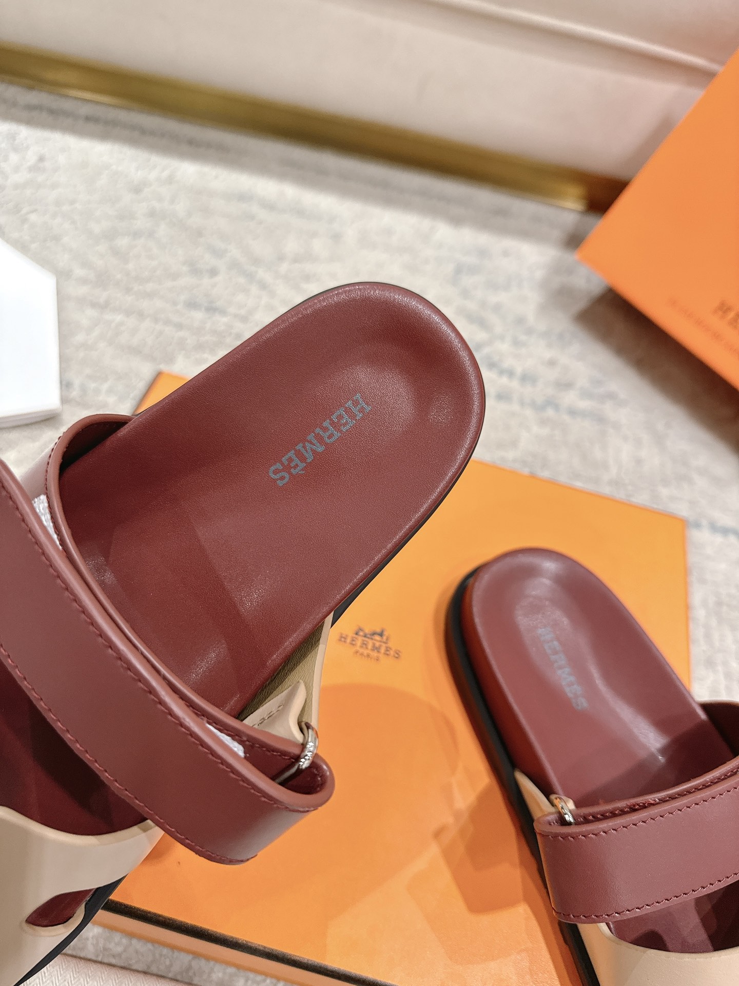 女款 男款➕10Herme*▪️Chypre二舅拖爆款系列 闺蜜夏天必备穿搭🔥非市面垃圾版本.顶级牛皮面