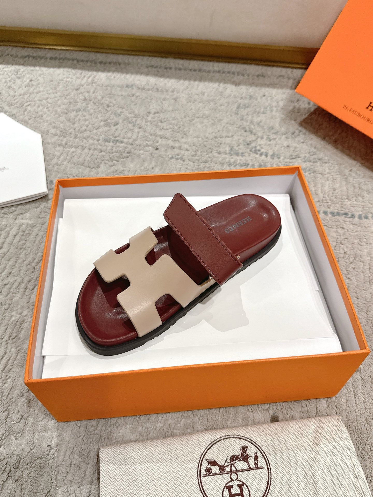 女款 男款➕10Herme*▪️Chypre二舅拖爆款系列 闺蜜夏天必备穿搭🔥非市面垃圾版本.顶级牛皮面