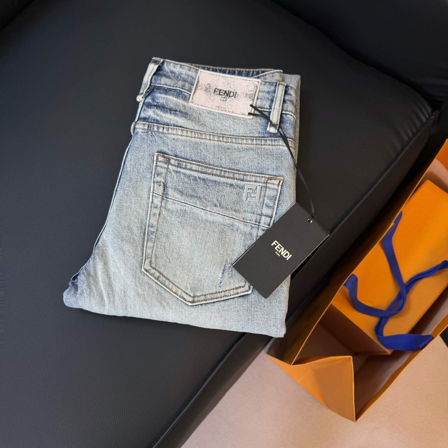 Calidad de exportación 🔥 Nº de modelo: D243 FENDI nuevos vaqueros casuales de corte recto y pierna ajustada con logoti…