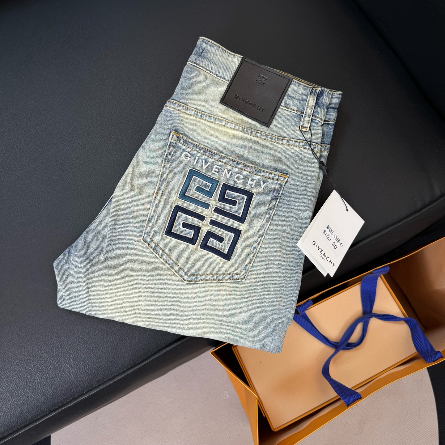 Número de estilo: D267 GIVENCHY Givenchy 25 primavera y verano nuevo estilo estampado con letras lavadas jeans de piern…