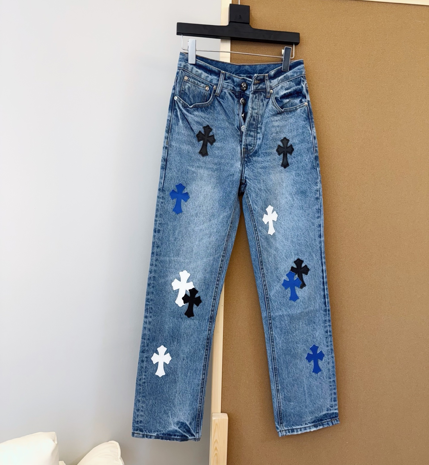 P140款号D321
chromehearts克罗心三色拼皮牛仔裤

SIZE#28-36
尺码参考#
28裤长102腰围70臀围96
30裤长104腰围74臀围100
32裤长106腰围78臀围104
34裤长108腰围82臀围108