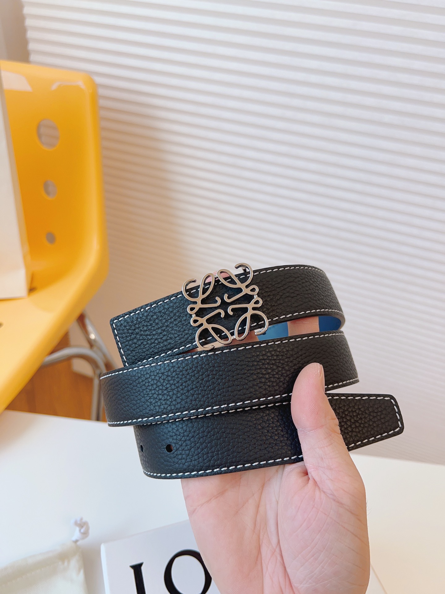 Unique Fashion by Loewe: Practical and Tailored Goods with Excellence and Quality - 图片 2