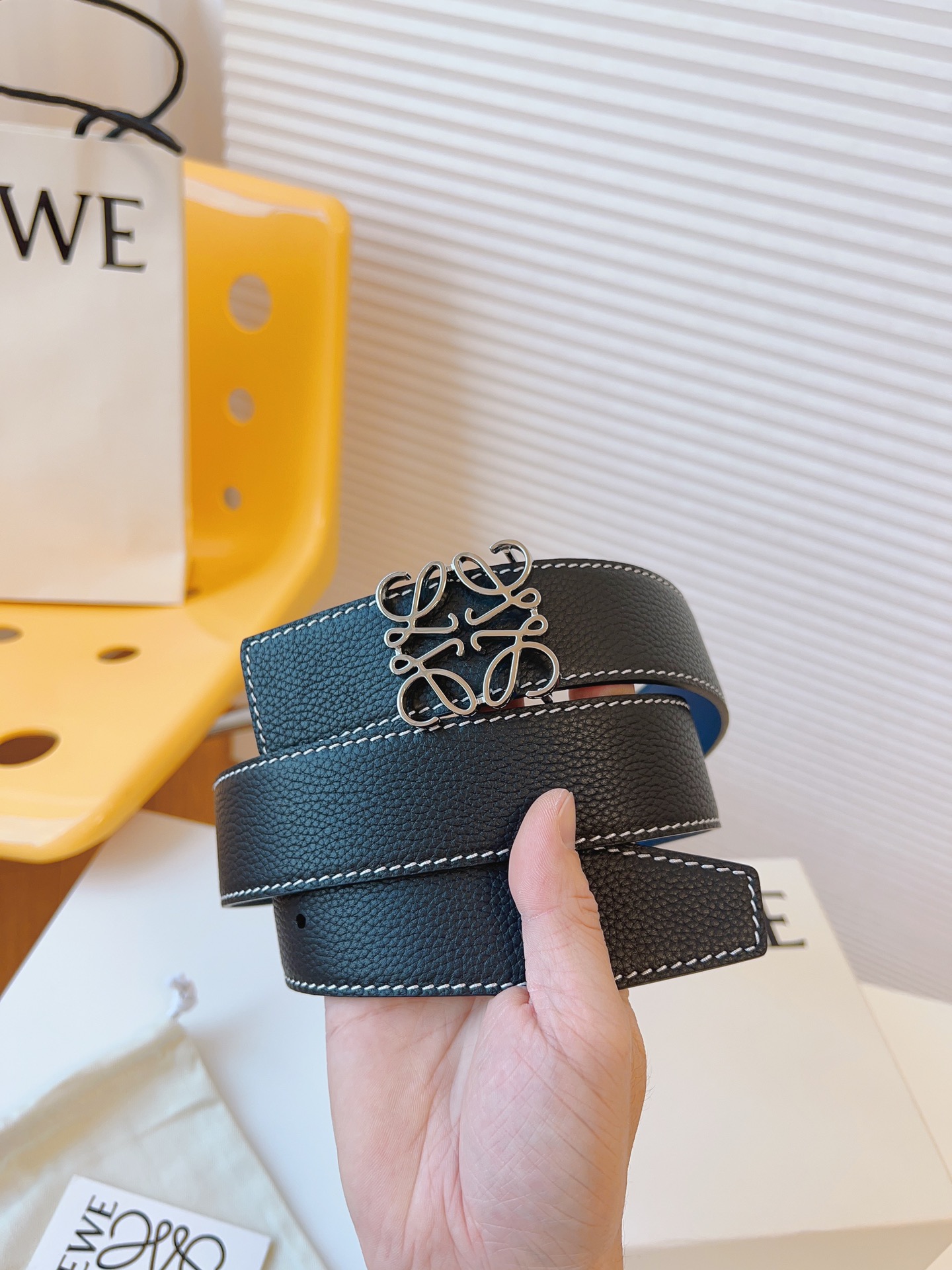 “Loewe: Practical and Unique Fashion by Protégé Loi Wei with 40mm Width Belt” - 图片 2