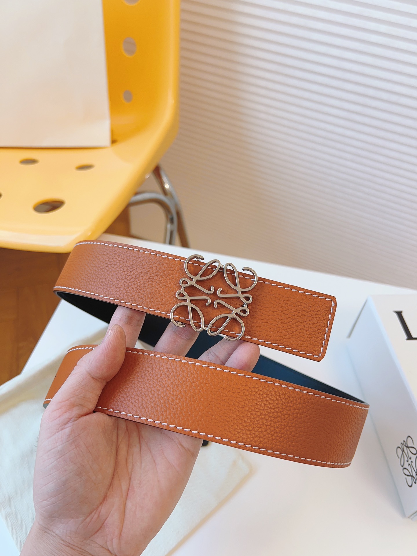 “Loewe: Practical and Unique Fashion by Protégé Loi Wei with 40mm Width Belt” - 图片 4
