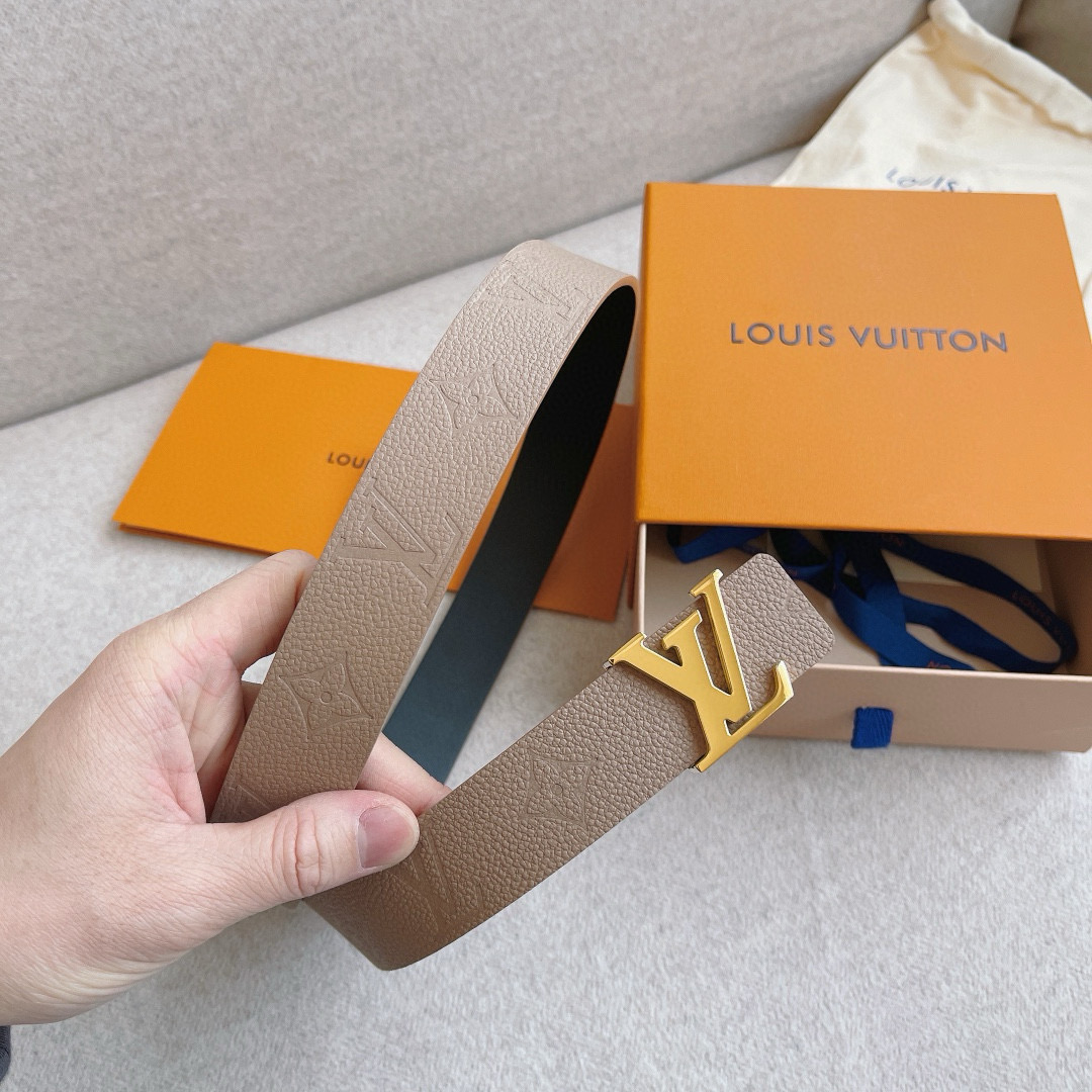 p180 顶级品质🎁配全套包装  LV Iconic 双面腰带焕现新意：经典 Monogram Empreinte 皮革拼接柔软雅致的小牛皮，与皮具系列单品搭配相宜。宽度：30mm