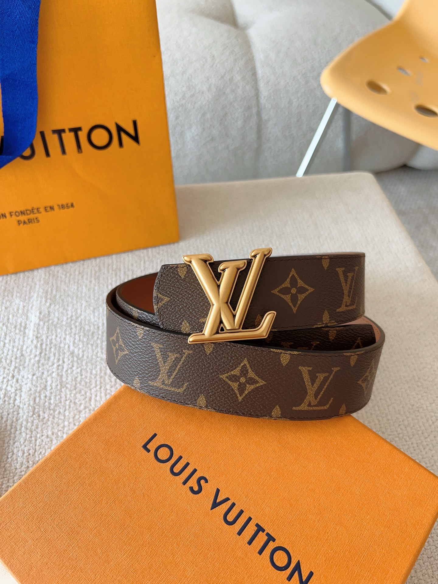 Louis Vuitton 代购级 LV Dimension 双面腰带将创意传承与华美街头风范共冶一炉 彰显创意总监 Pharrell Williams 的 远见