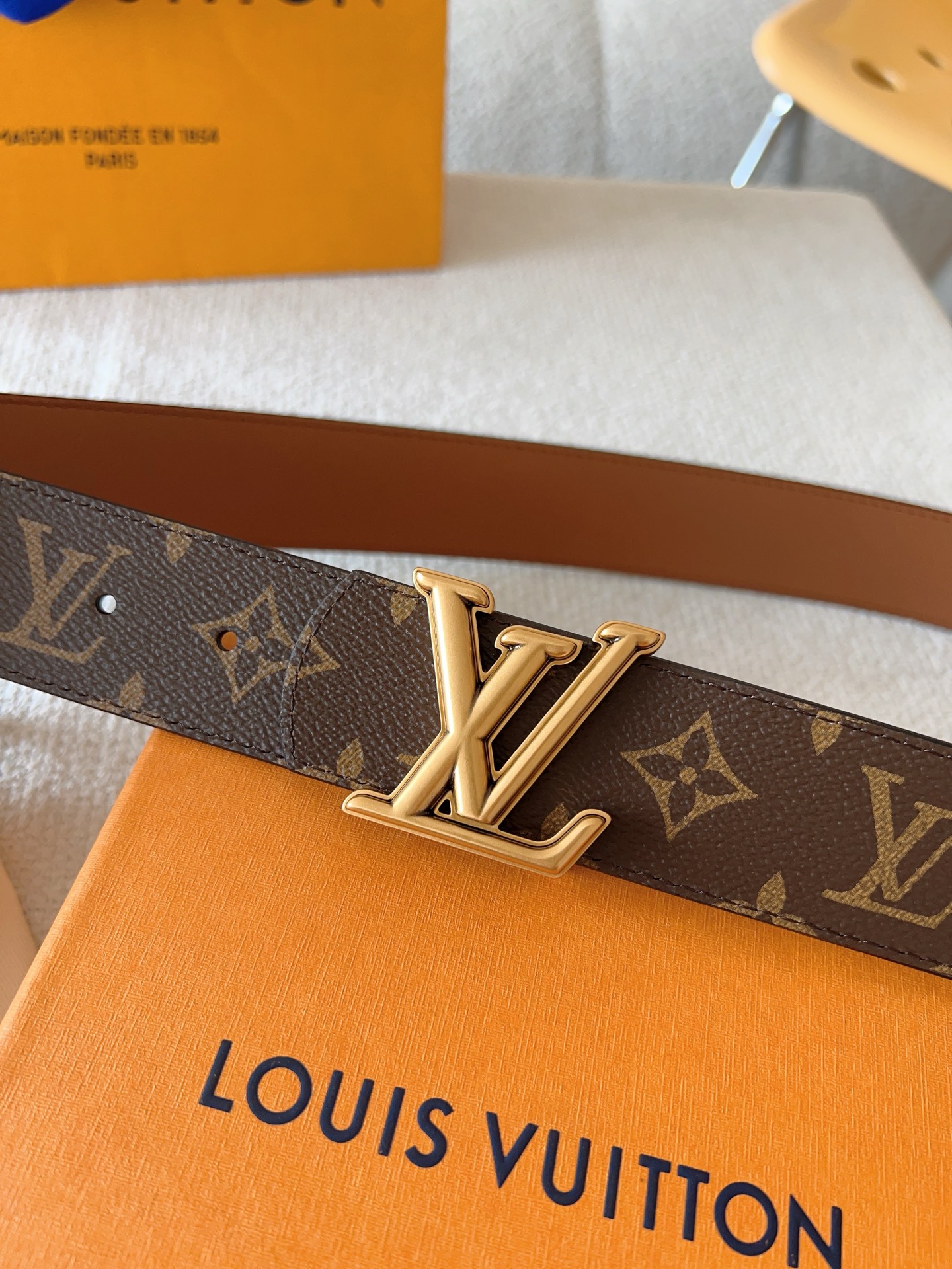Louis Vuitton 代购级 LV Dimension 双面腰带将创意传承与华美街头风范共冶一炉 彰显创意总监 Pharrell Williams 的 远见