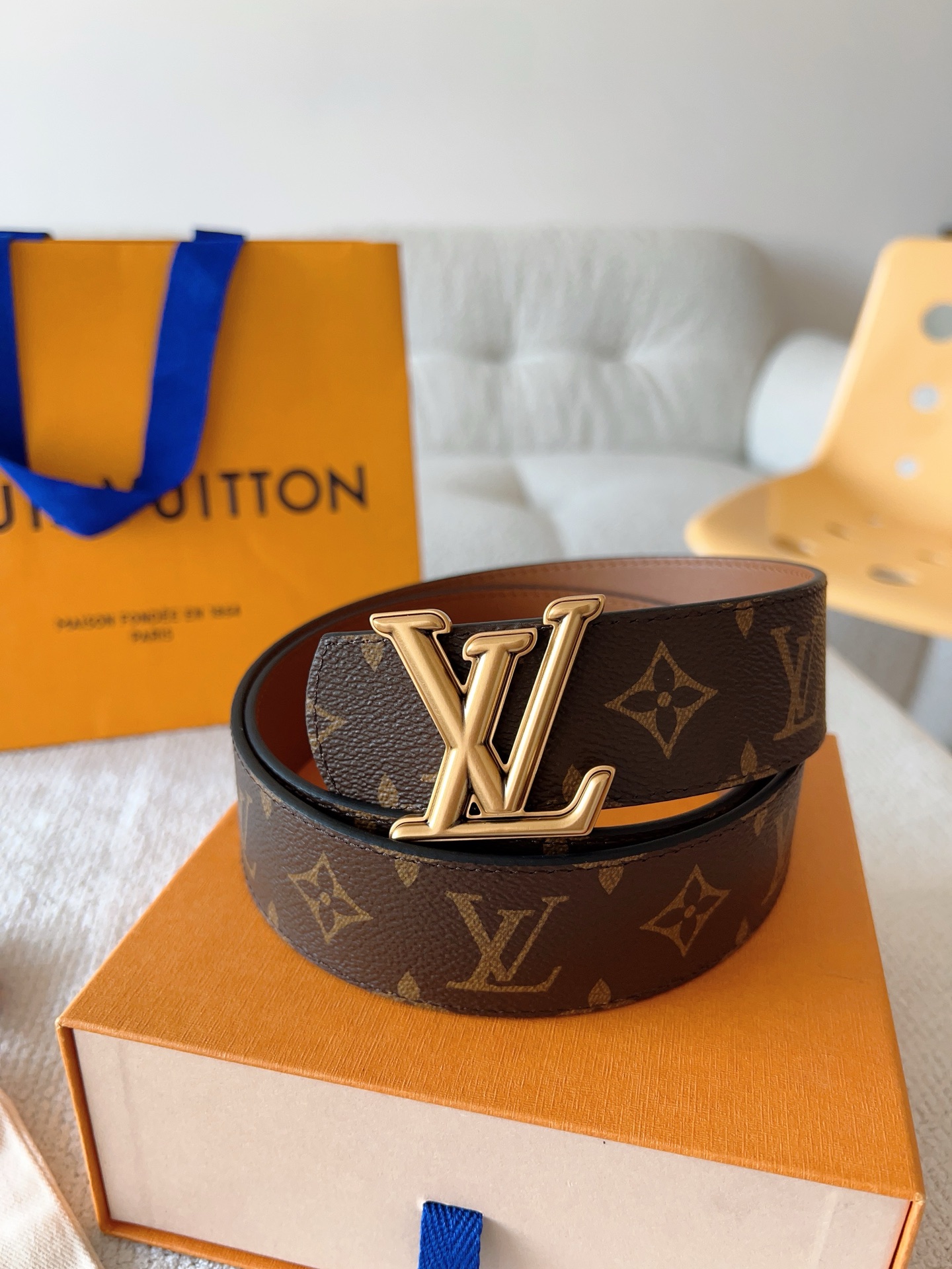 Louis Vuitton 代购级 LV Dimension 双面腰带将创意传承与华美街头风范共冶一炉 彰显创意总监 Pharrell Williams 的 远见